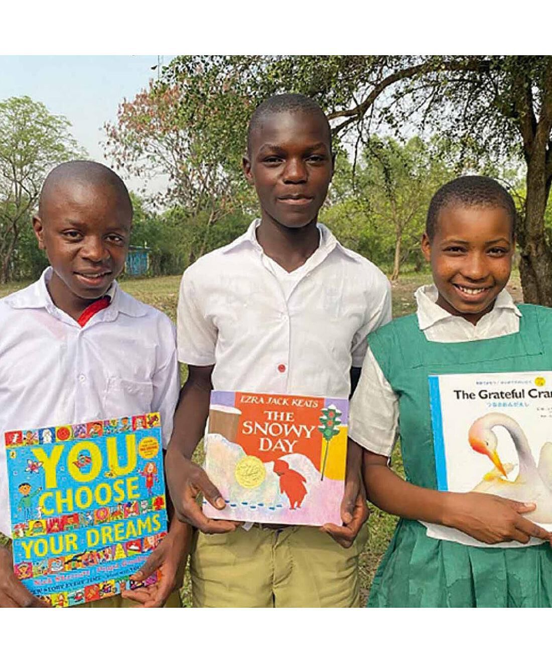 フェリシモメリー|フェリシモメリー 地球村の基金|学校の前で遊ぶ子どもたち