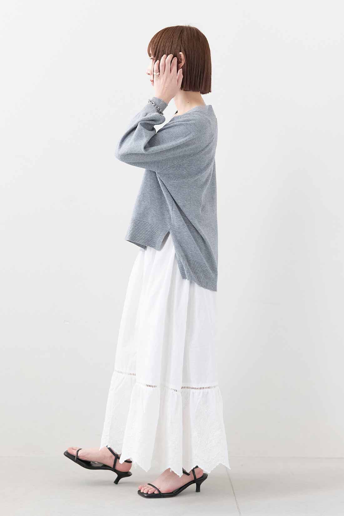 フェリシモコレクション|フェリシモプチ【低身長×多サイズ展開】スカラップ刺しゅうが華やかな ヴィンテージライクコットンスカート〈オフホワイト〉|モデル身長：150cm　着用サイズ：SP