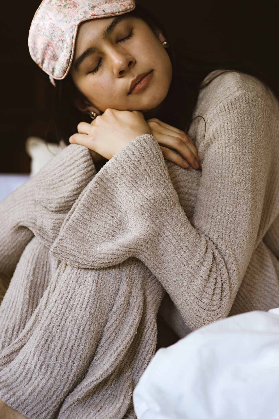 フェリシモコレクション|ME TIME 9PM　日常にきらめきを取り戻したい Olivia Clarkがご自愛する シアバター加工のカシュクールニットパジャマ