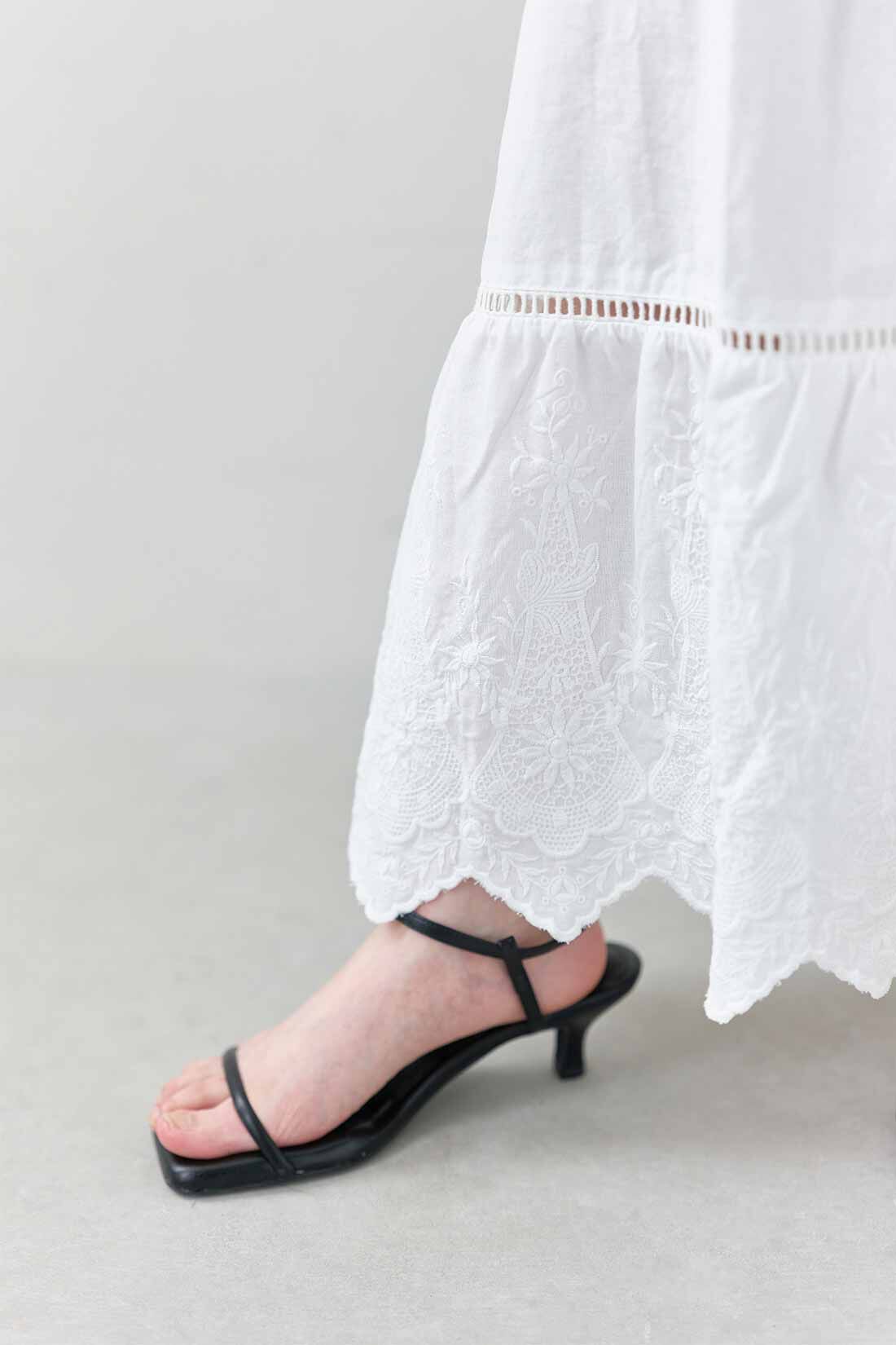 フェリシモコレクション|フェリシモプチ【低身長×多サイズ展開】スカラップ刺しゅうが華やかな ヴィンテージライクコットンスカート〈オフホワイト〉|ヴィンテージ感のある、繊細な模様が美しいスカラップ刺しゅう。