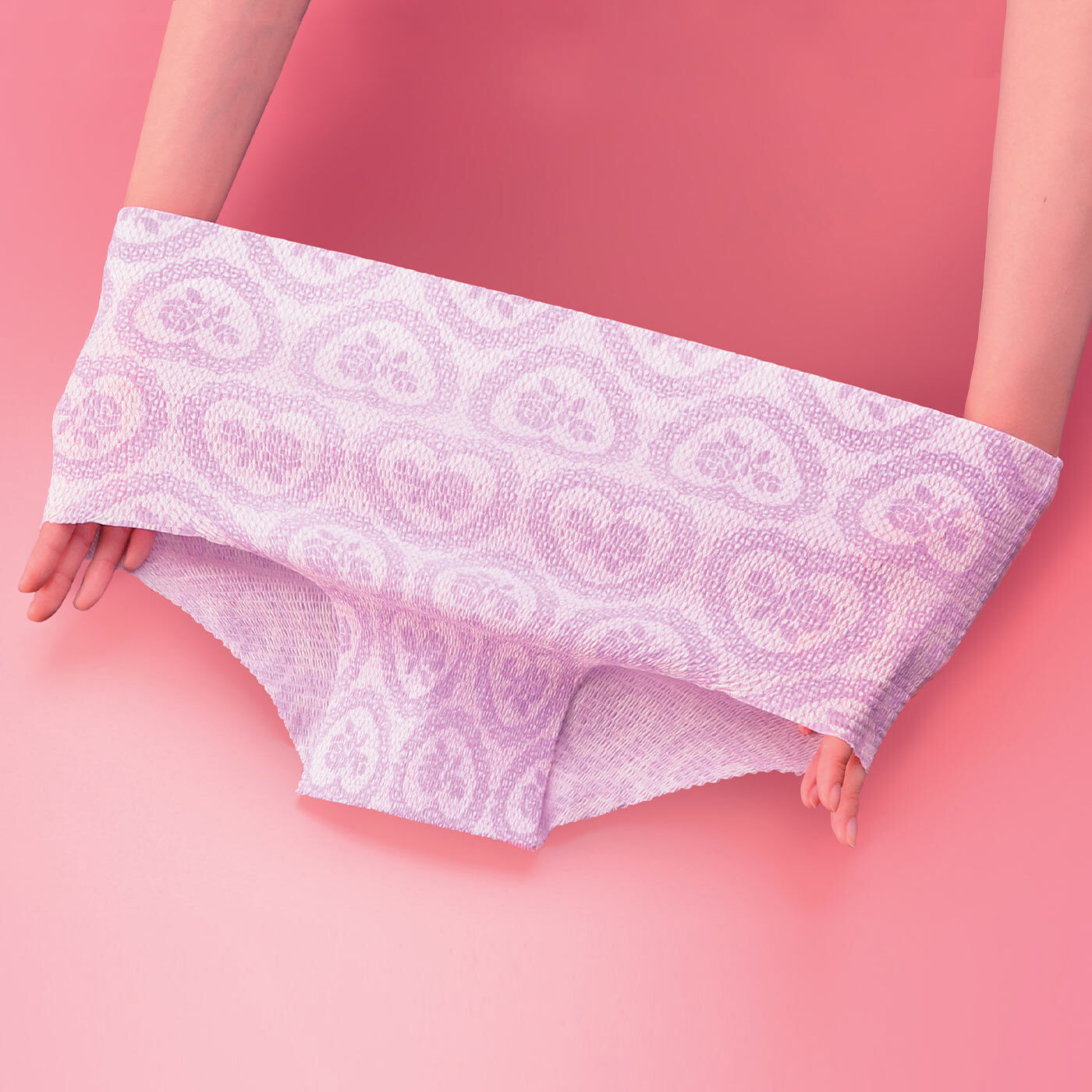 フェリシモコレクション|みんなのBOSAI もしもしも １Day紙ショーツ＆100％コットン布シート|グーンと伸びて伸縮性ばっちり。身体や動きにぴったりフィットするので履き心地がバツグンです。