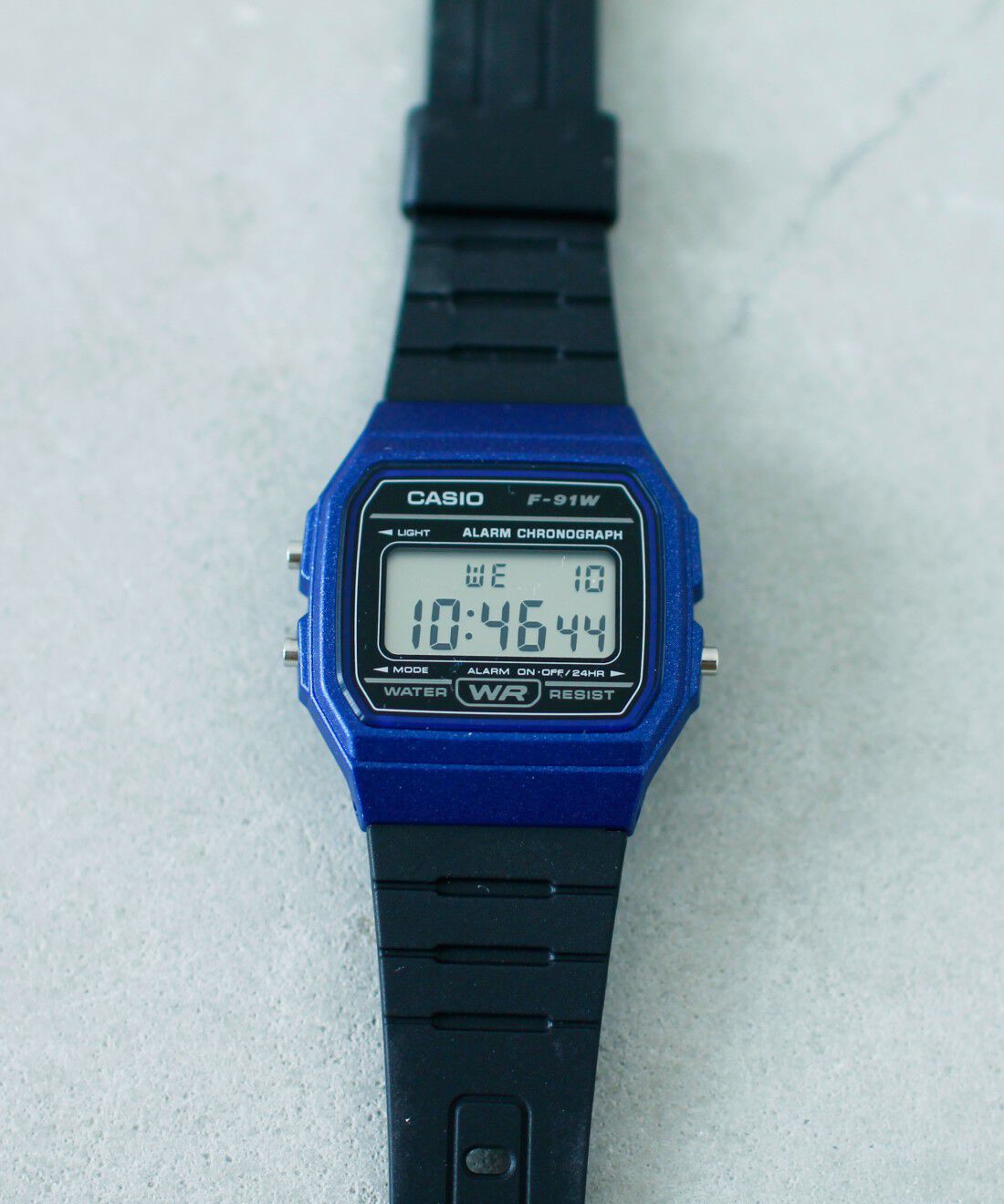 フェリシモコレクション|このごろ meets CASIO 推しカシ　スターダストボーイ〈F-91WM-2AJH〉|シンプルな表示で時刻が見やすい液晶デザイン