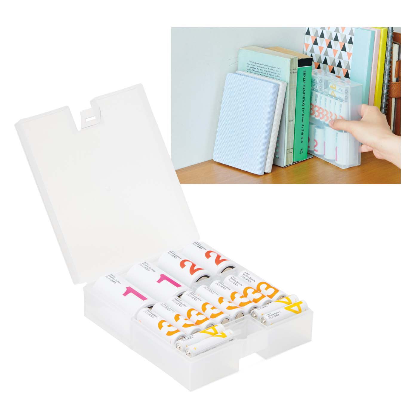 MonthlyBOX|ふだんも使える！イメトレ防災　きっかけシリーズ〈停電対策〉|停電でもあわてない！ 乾電池の救急箱。ラジオや懐中電灯用など、もしもの時用に必ずそろえておきたいのが乾電池。あわてて探さなくてもいいように、最低でもケース1杯分はストックしておくと安心。使ったら補充、を習慣に！縦置きOK。本棚などに立てて収納できるので便利です。定位置を決めてストックしておきましょう。　※写真はイメージです。乾電池は各ご家庭でご準備ください。