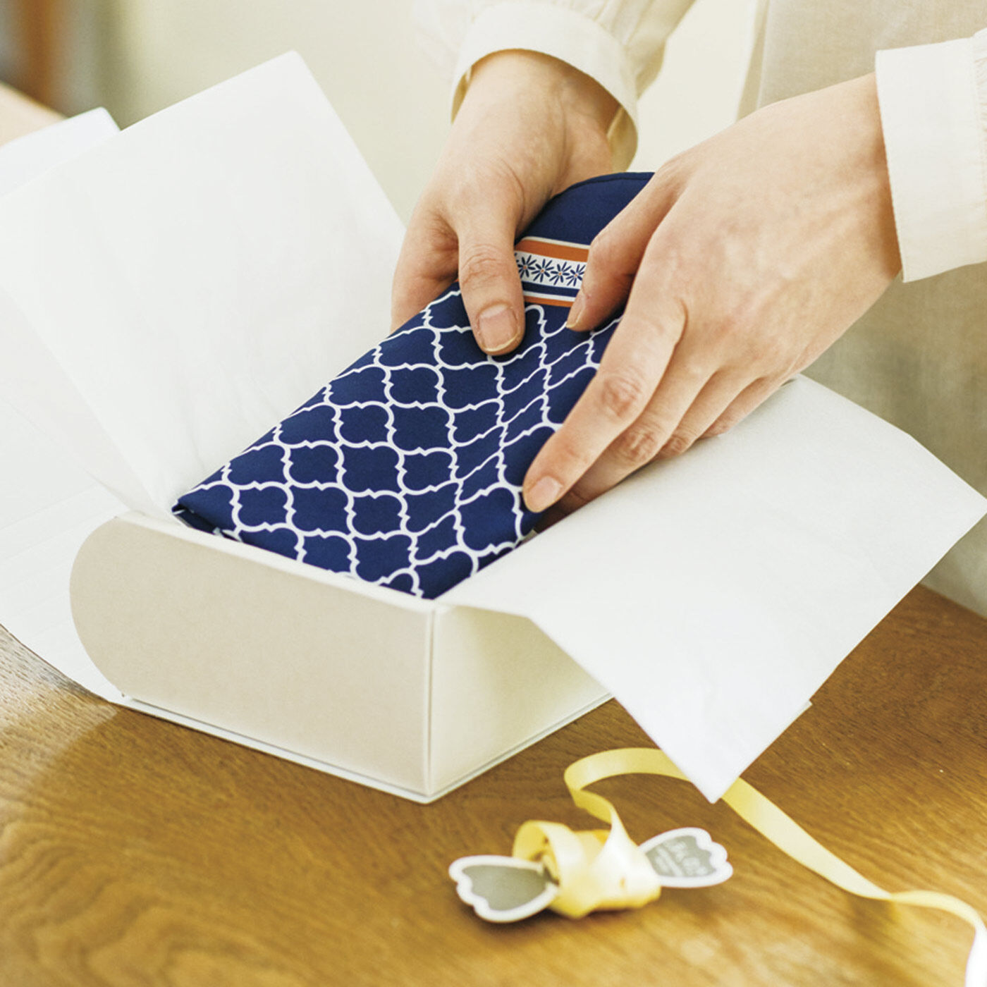 フェリシモコレクション|ほんのき　「壁になって見守りたい」推しをそっと支えるギフト【ラッピングキット付き】