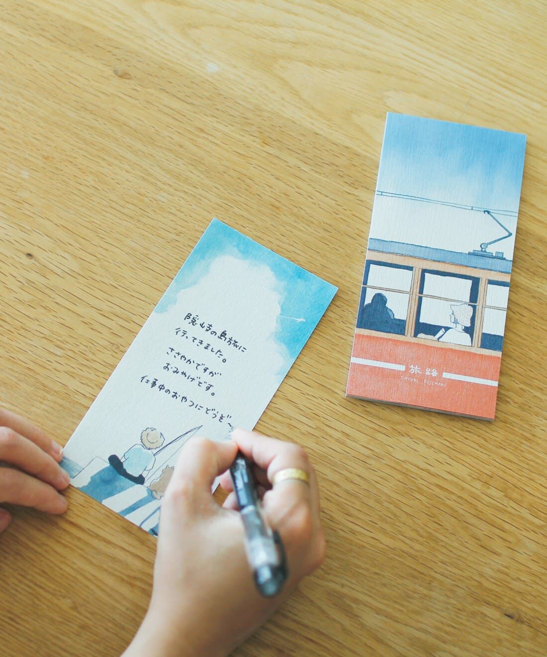 フェリシモコレクション|このごろ meets 藤巻佐有梨　日々の想いをそっと書き留める　メモ文具セット|どこに書いても自由ですが、イラスト部分を避ければ文字とイラストが一体化して、ひとつの作品みたいに。