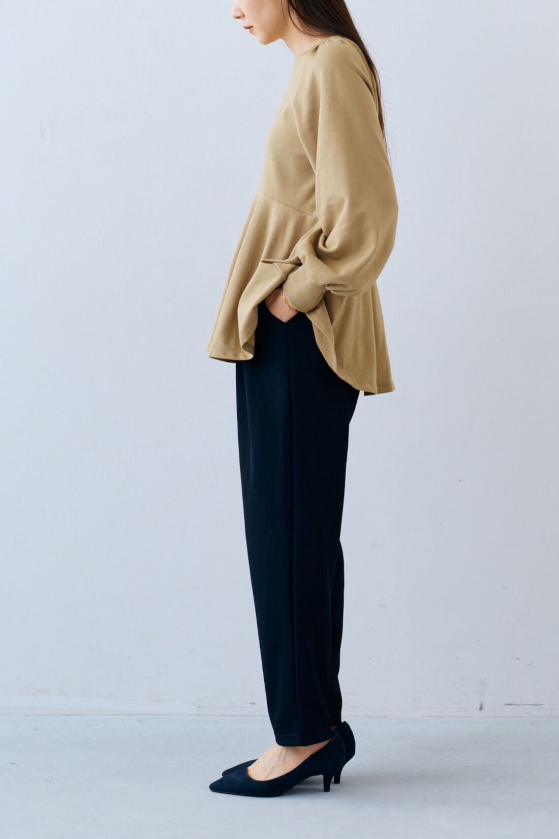 IEDIT|IEDIT[イディット]　ふりっと広がるすそがポイント らくちん着映える ペプラムスウェットトップス〈杢（もく）グレー〉|これは参考画像です。お届けするカラーとは異なります。