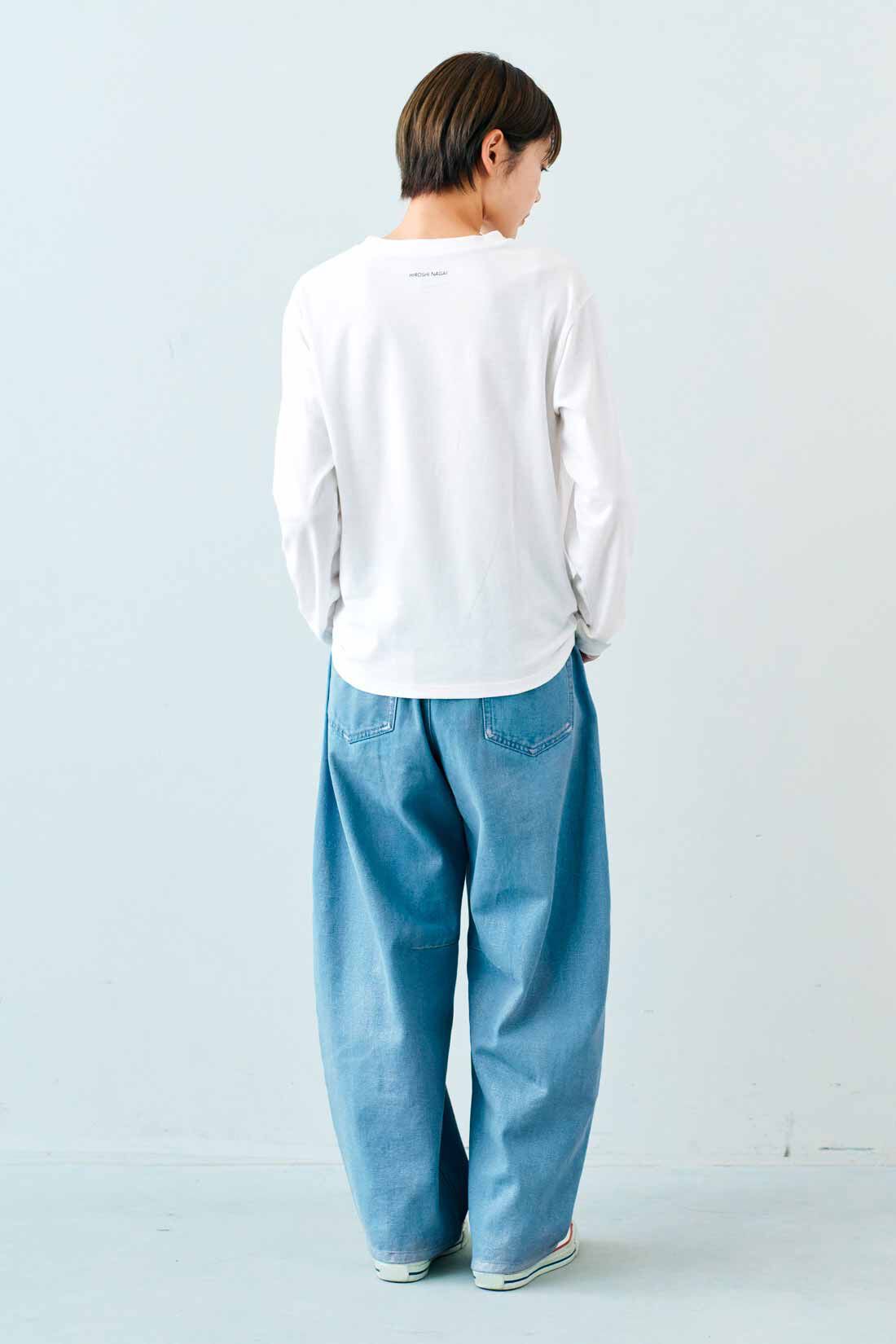 IEDIT|IEDIT[イディット]　永井博さんコラボ VACATION IN THE CITY 長袖Tシャツ〈ホワイト〉|モデル身長：163cm　着用サイズ：M