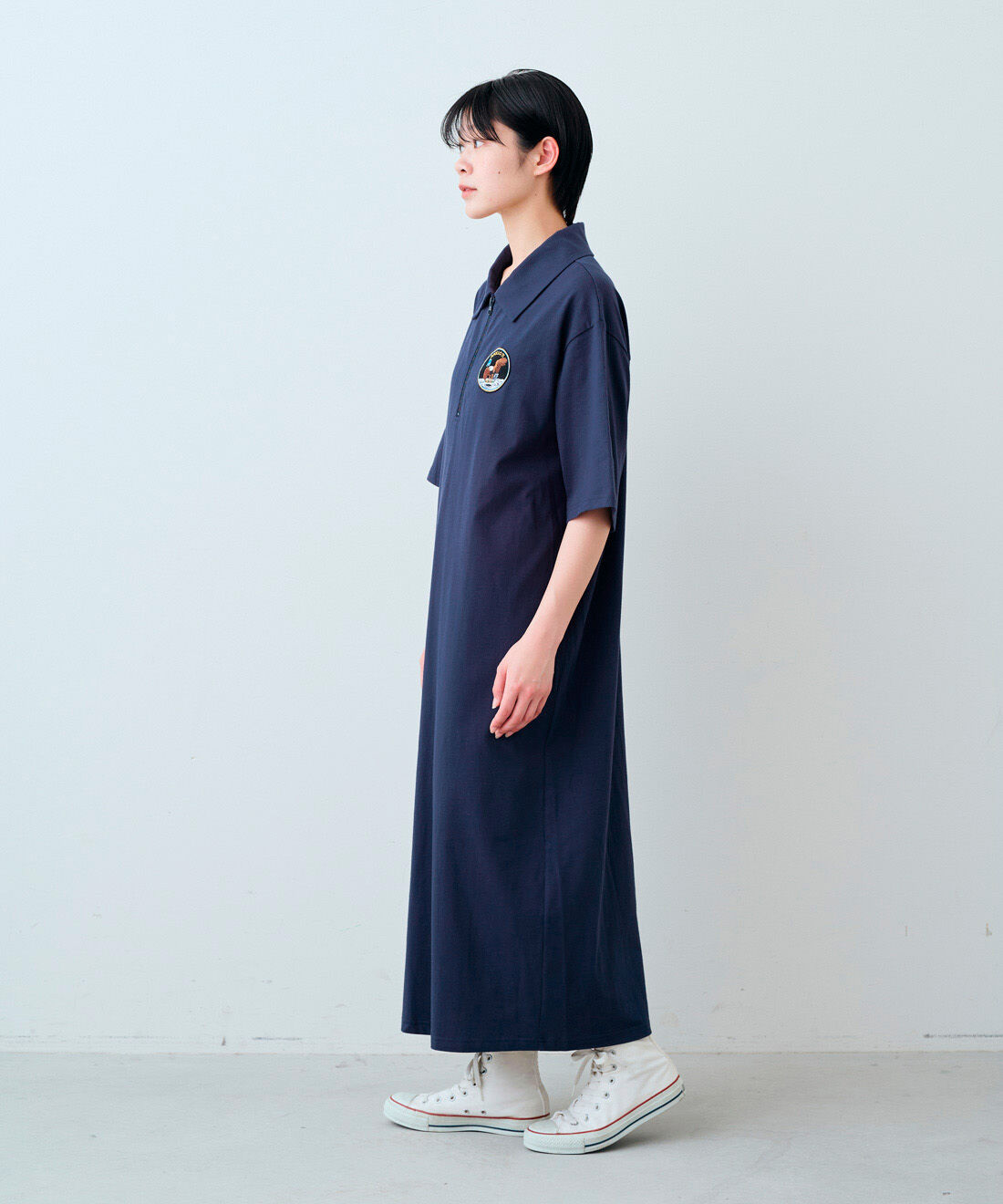 IEDIT|IEDIT[イディット]　NASA アポロ11号のミッションパッチ付き オーガニックコットンハーフジップワンピース〈ネイビー〉|モデル身長：163cm　着用サイズ：M