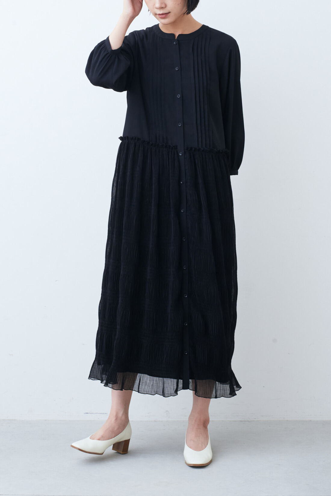 IEDIT|IEDIT[イディット]　ドレスライクな楊柳（ようりゅう）シアードッキングワンピース〈ブラック〉|モデル身長：164cm　着用サイズ：M