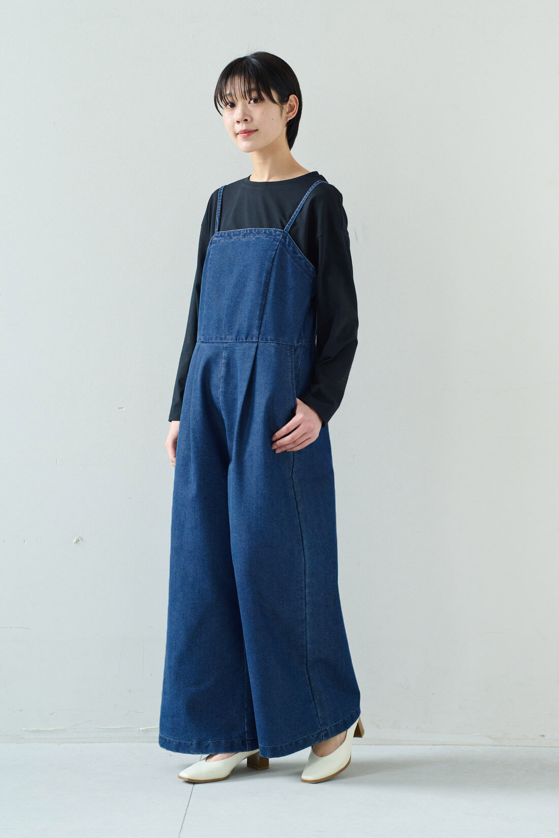IEDIT|IEDIT[イディット]　大人仕様しなやかデニムサロペット〈ブルー〉|モデル身長：163cm　着用サイズ：M