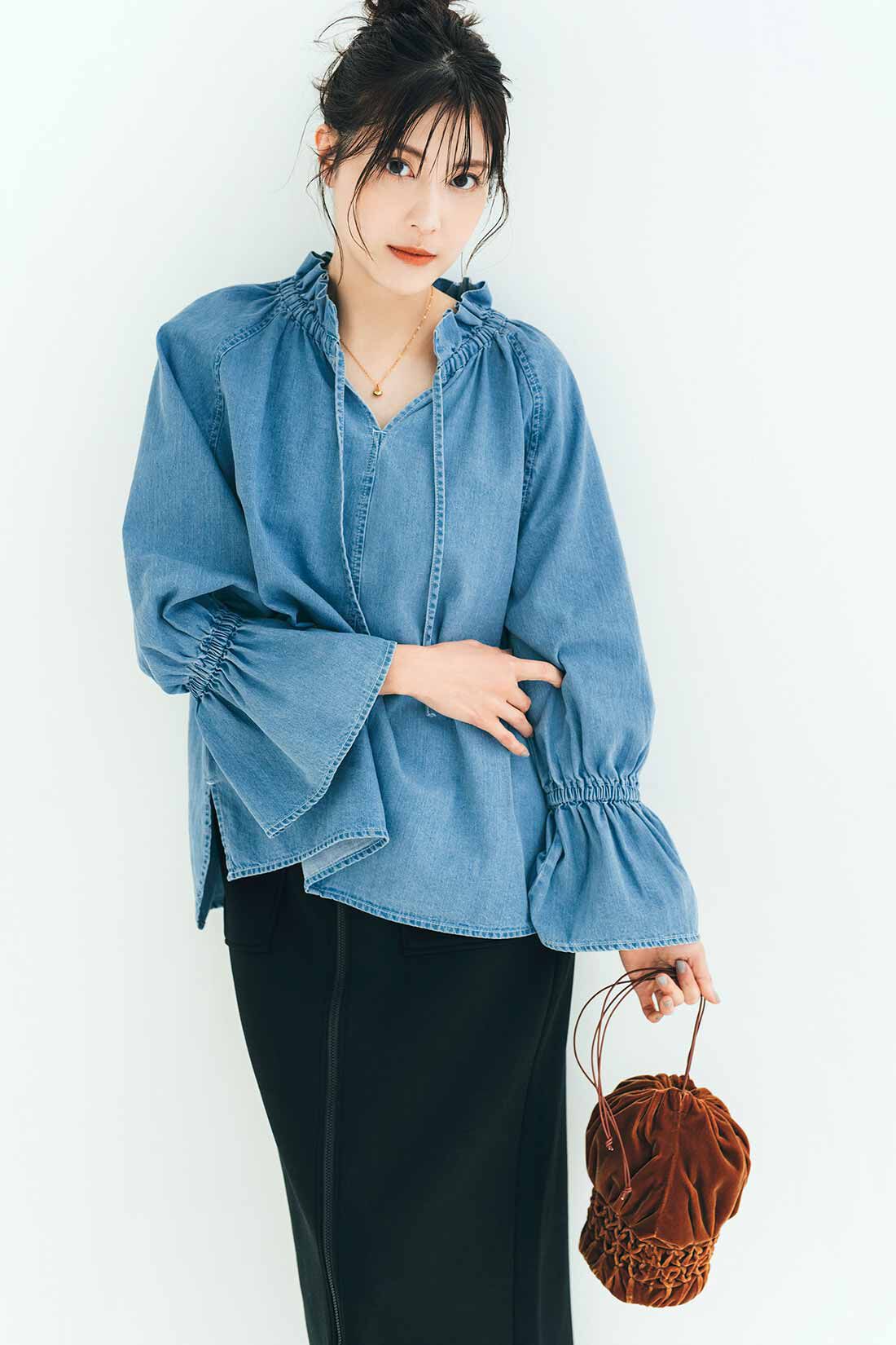 IEDIT|IEDIT[イディット]　フリルネックで顔まわり華やぐ キャンディースリーブデニムブラウス