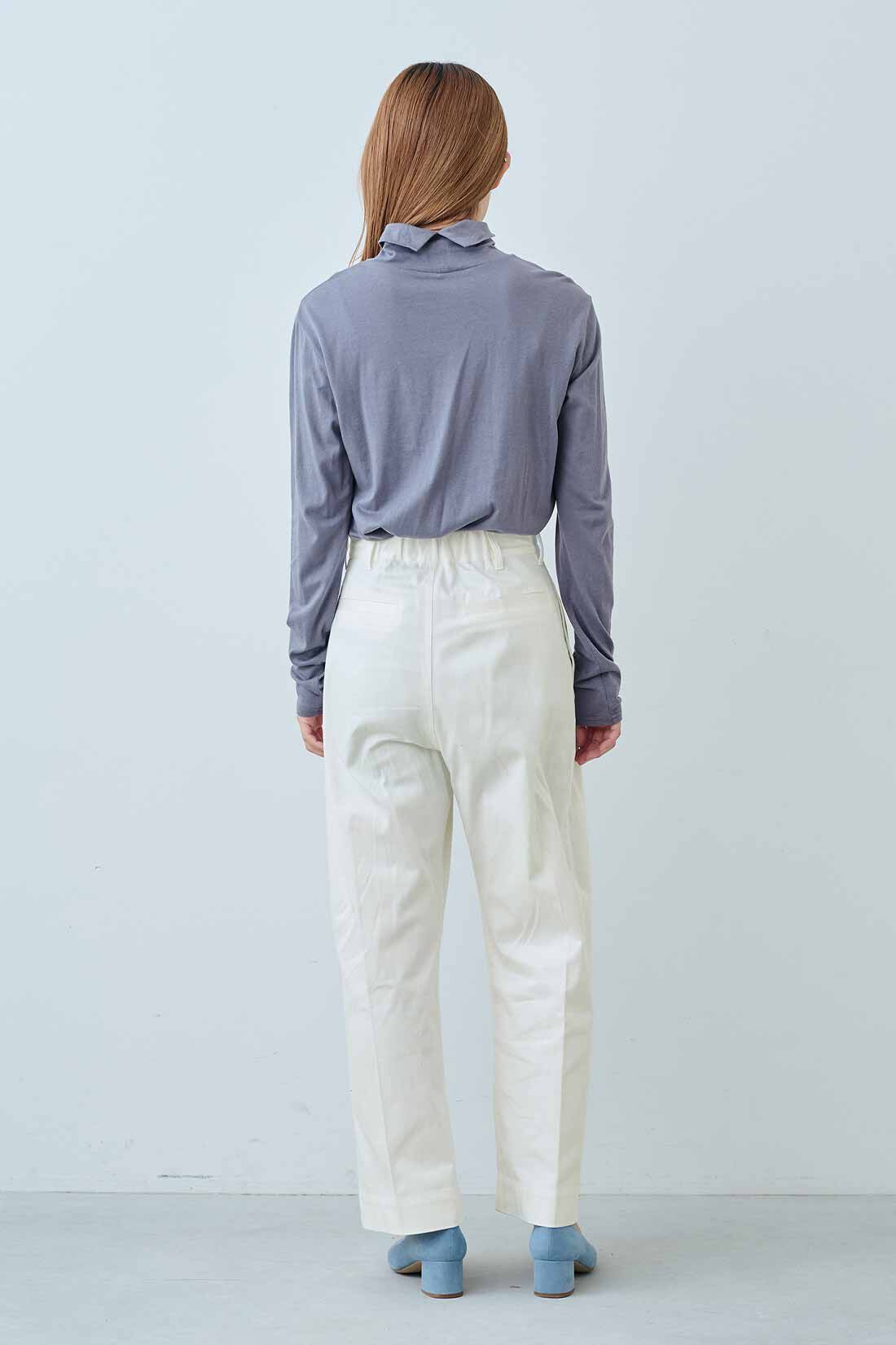 IEDIT|小森美穂子さんコラボ きれいめ チノパン〈オフホワイト〉のコーディネート