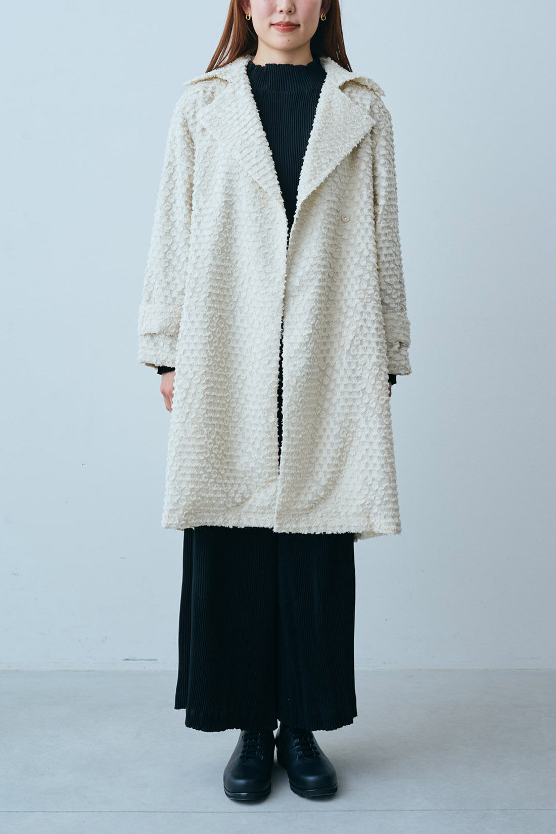 IEDIT|進藤やす子さんコラボ　レースジャカード素材の抜け感華やかコート〈アイボリーベージュ〉|モデル身長：165cm　着用サイズ：M
