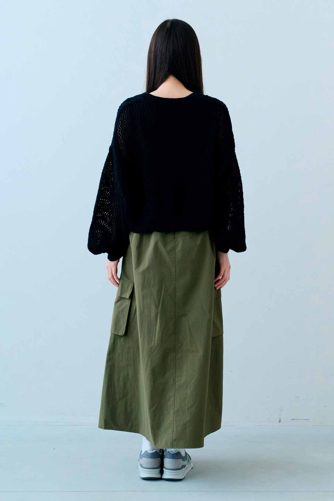 IEDIT|IEDIT[イディット]　撥水（はっすい）＆UVカットがうれしい 大人カーゴデザインのナイロンフレアースカート〈カーキ〉|モデル身長：163cm　着用サイズ：M