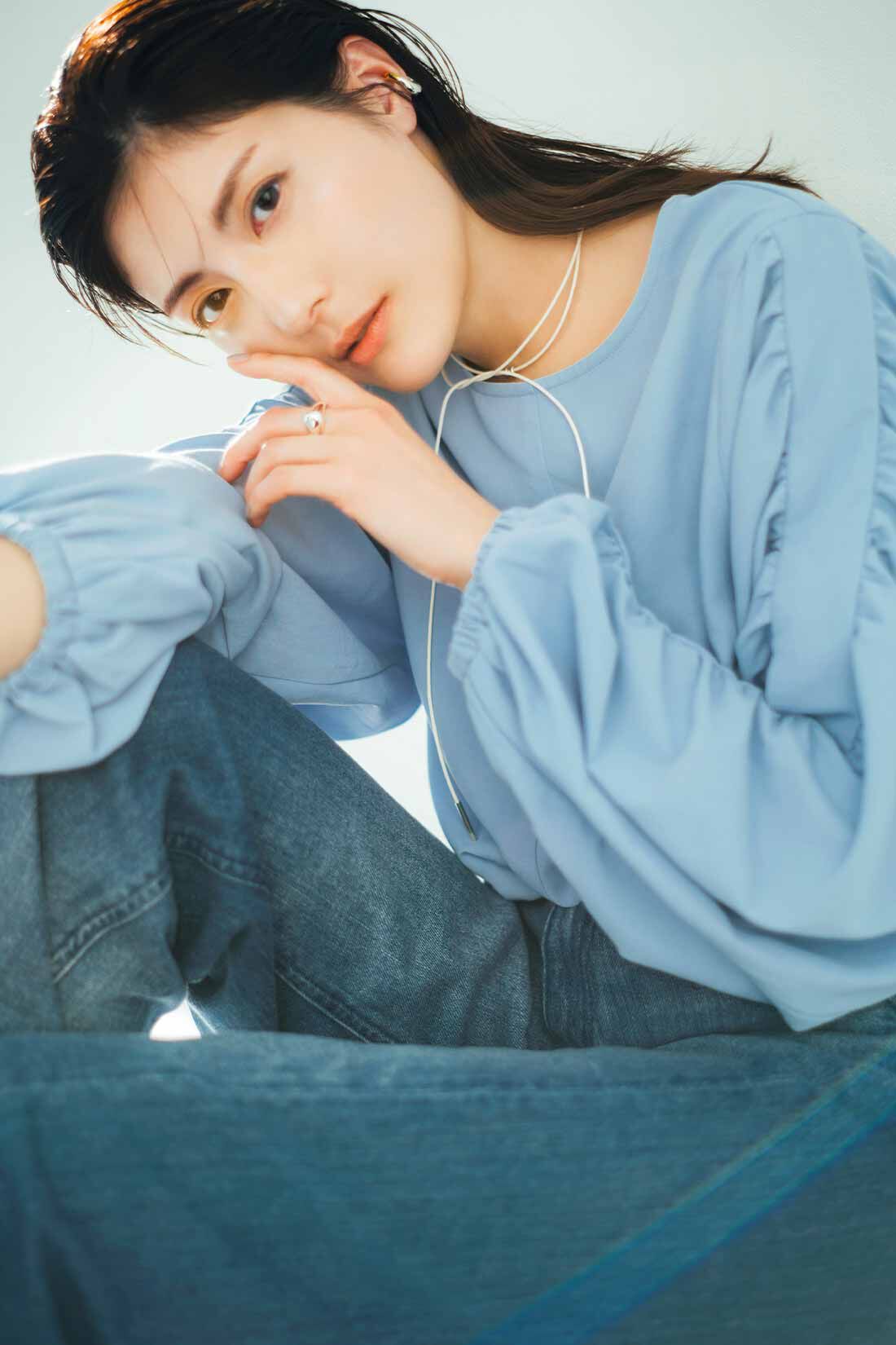 IEDIT|IEDIT[イディット]　コットンライクな多機能素材「AMATA」のギャザースリーブブラウス