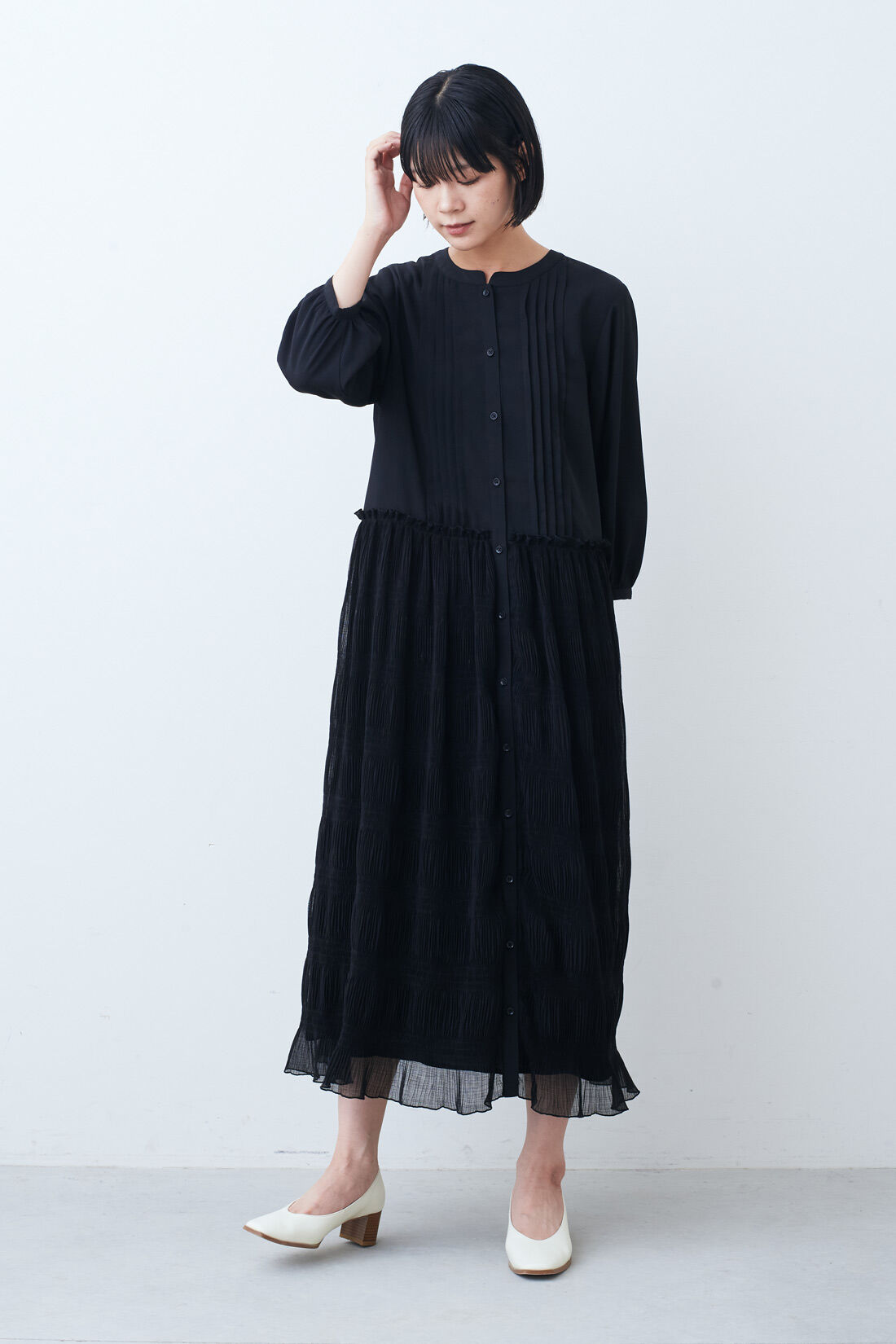 IEDIT|IEDIT[イディット]　ドレスライクな楊柳（ようりゅう）シアードッキングワンピース〈ブラック〉|モデル身長：164cm　着用サイズ：M