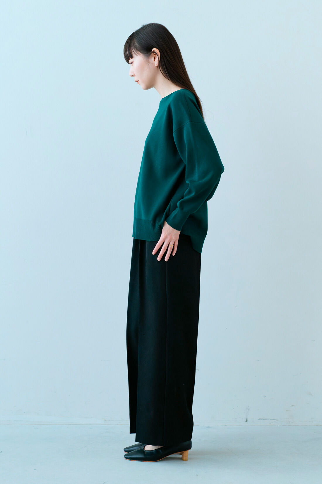 IEDIT|IEDIT[イディット]　花粉リリース＆UVカットがうれしい シルエットがきれいな上品シンプルニット|モデル身長：163cm　着用サイズ：M