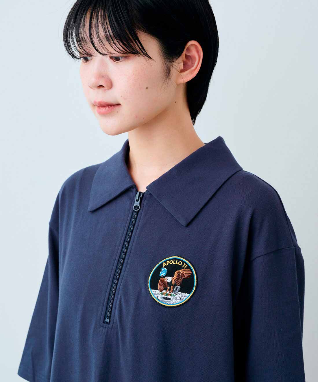 IEDIT|IEDIT[イディット]　NASA アポロ11号のミッションパッチ付き オーガニックコットンハーフジップワンピース〈ネイビー〉