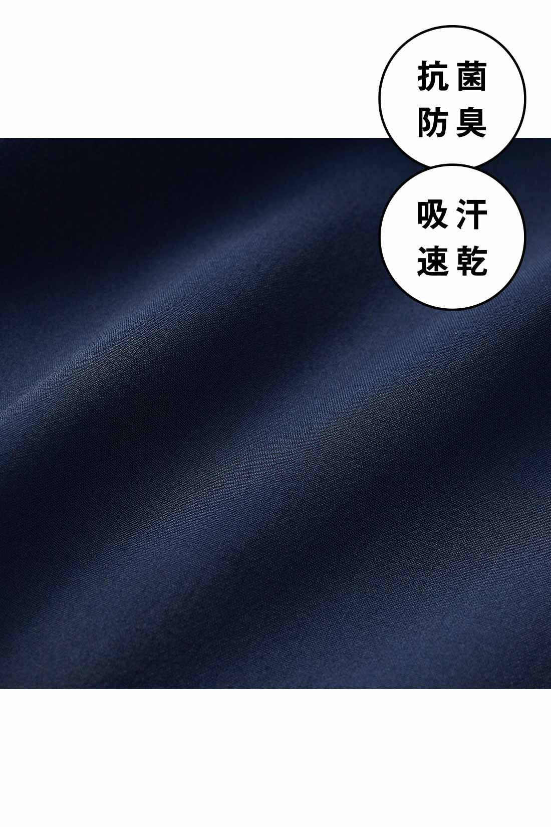 IEDIT[イディット]　抗菌防臭・吸汗速乾 おやすみタイムまで快適に過ごせる キレイ見えしてリラクシーな着心地のパッカブルウェアセット〈ネイビー〉|薄いのにほどよい張り感のある素材は、軽く伸びやかな着心地。ウオッシャブルでしわになりにくいのも便利です。