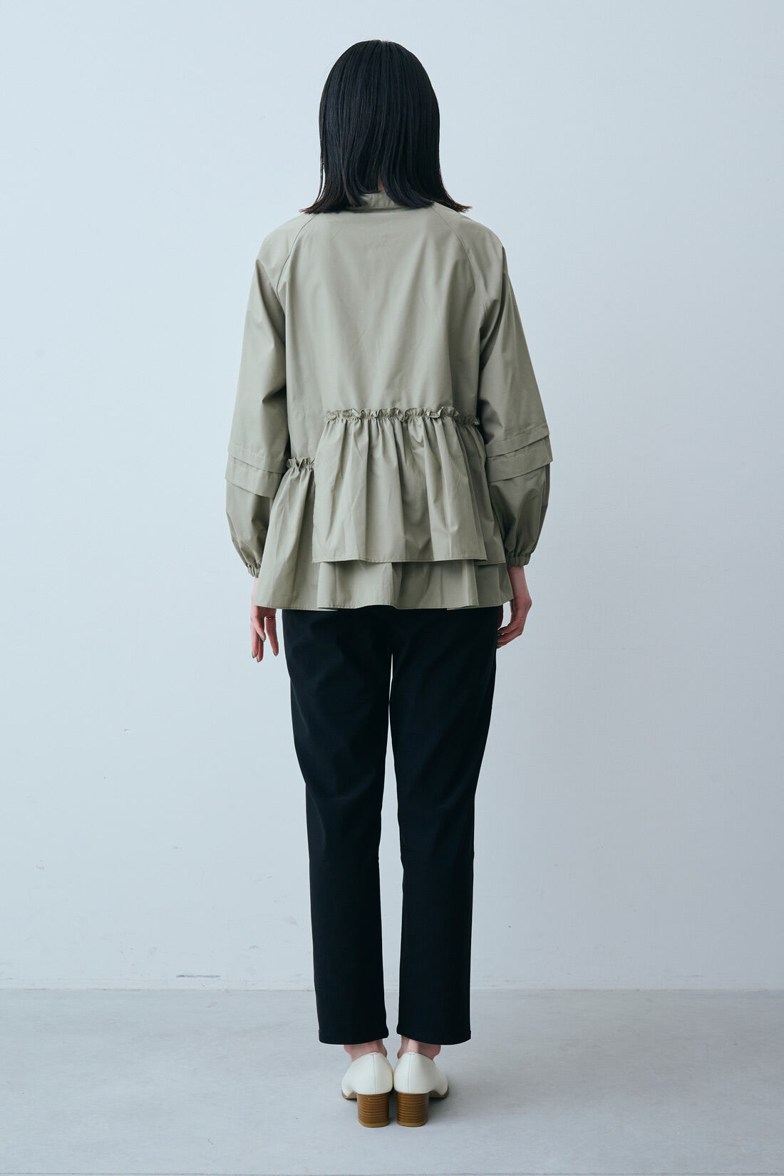 IEDIT|すそアシンメトリー デザイン ブラウス〈カーキ〉のコーディネート
