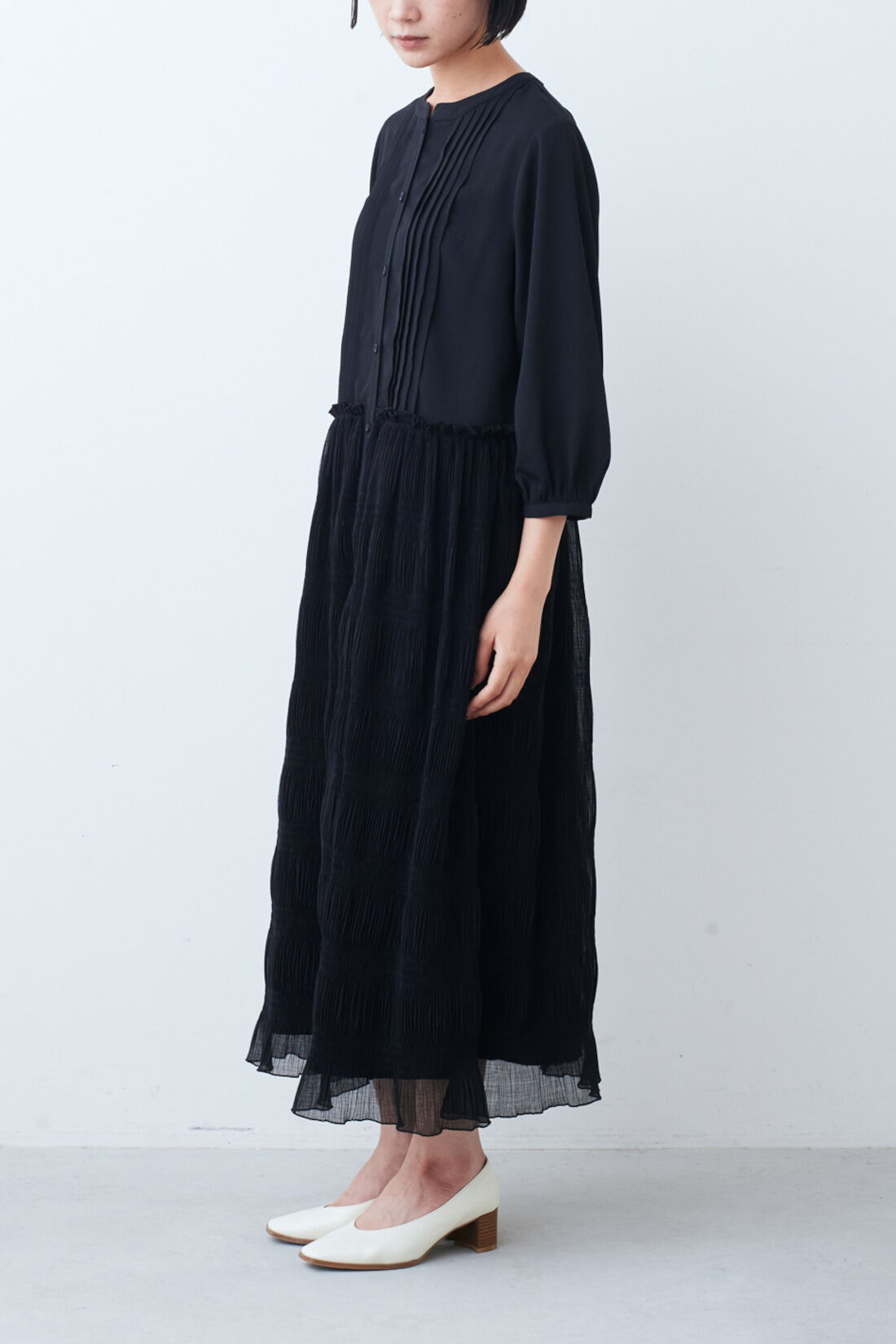 IEDIT|IEDIT[イディット]　ドレスライクな楊柳（ようりゅう）シアードッキングワンピース〈ブラック〉|モデル身長：164cm　着用サイズ：M