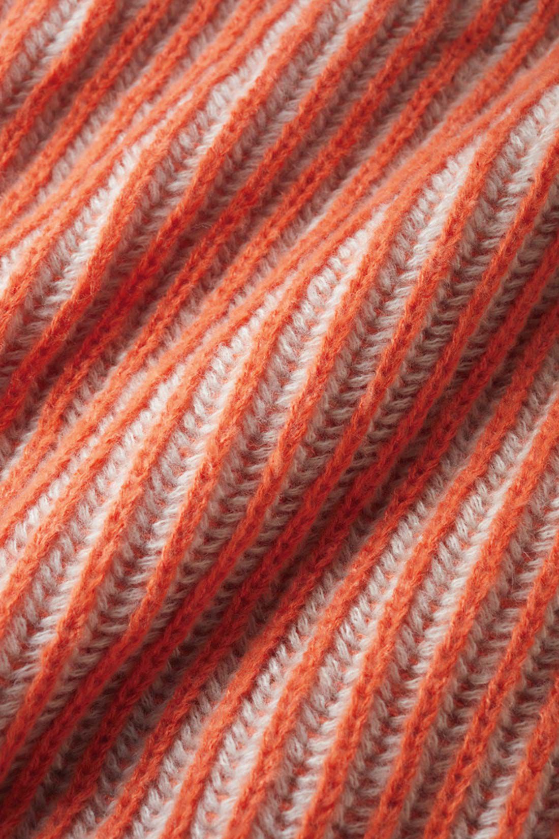 IEDIT|IEDIT[イディット]　二重臼（うす）編みで華やかな　配色タートルニット〈グレー〉|ふんわりバルキーで、配色にときめくニット素材。メリハリのある二重臼編みで仕立てました。お届けするカラーとは異なります。