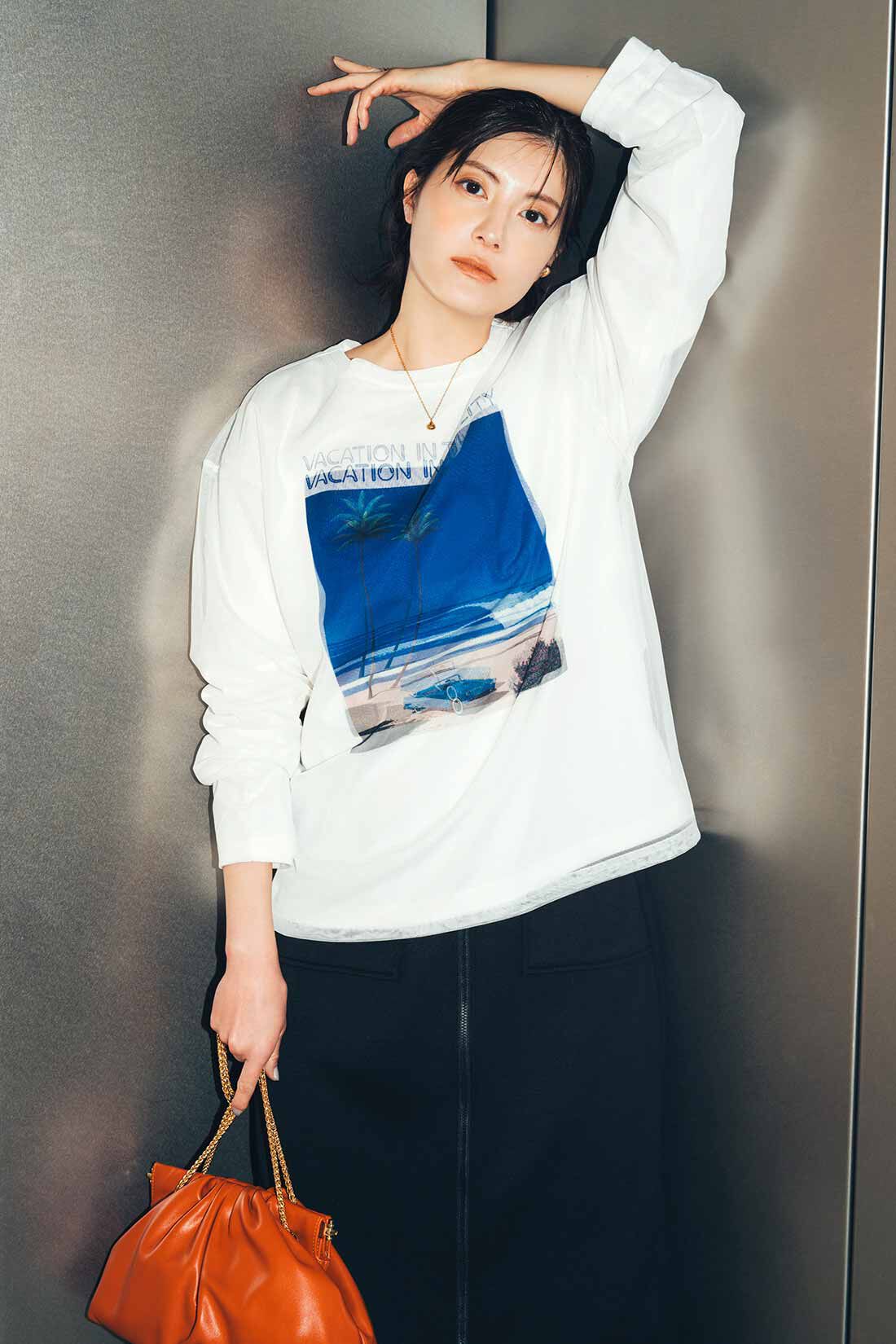IEDIT|IEDIT[イディット]　永井博さんコラボ VACATION IN THE CITY 長袖Tシャツ〈ホワイト〉|※同シリーズのチュールトップスと着用
