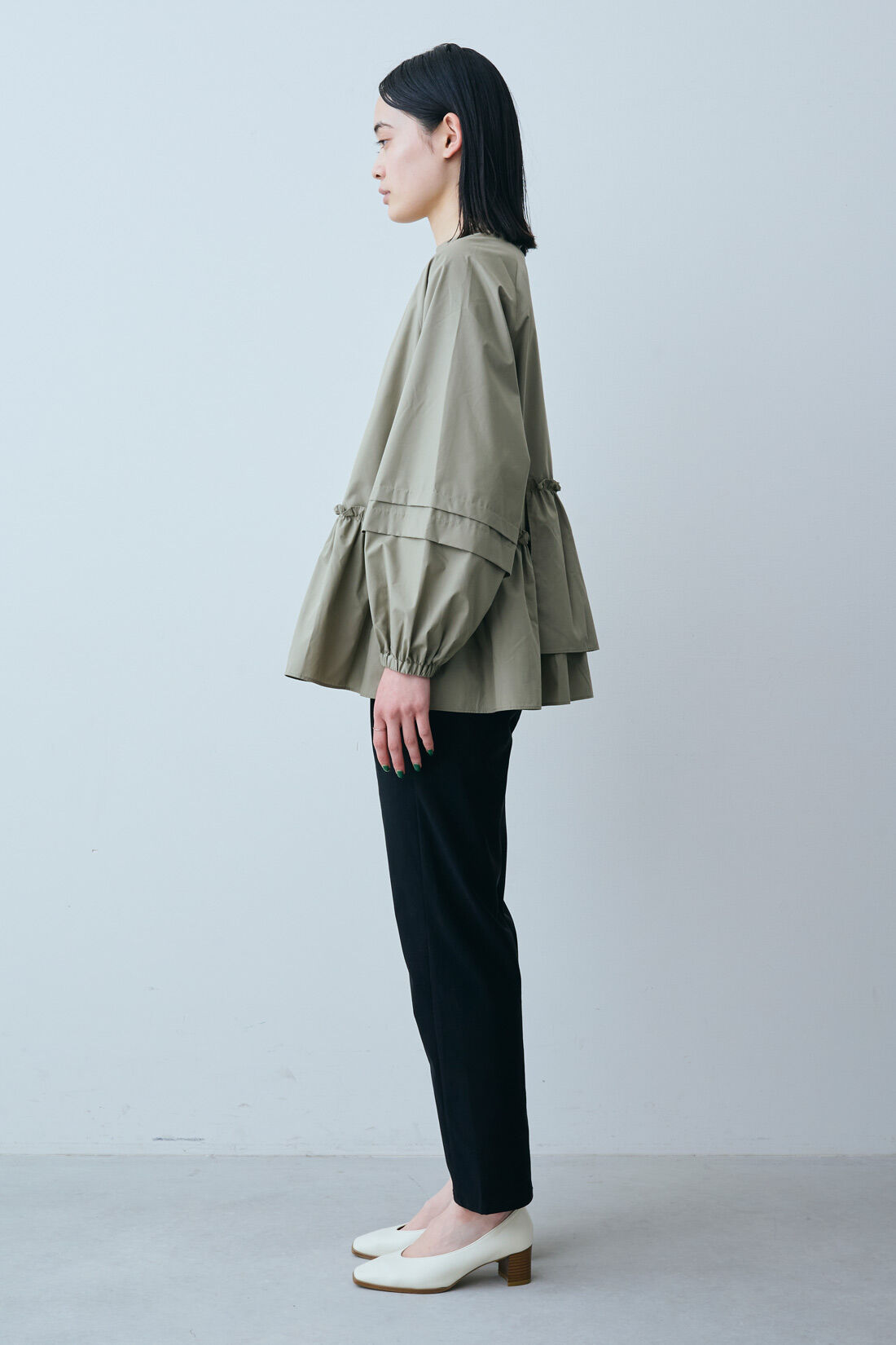 IEDIT|すそアシンメトリー デザイン ブラウス〈カーキ〉のコーディネート
