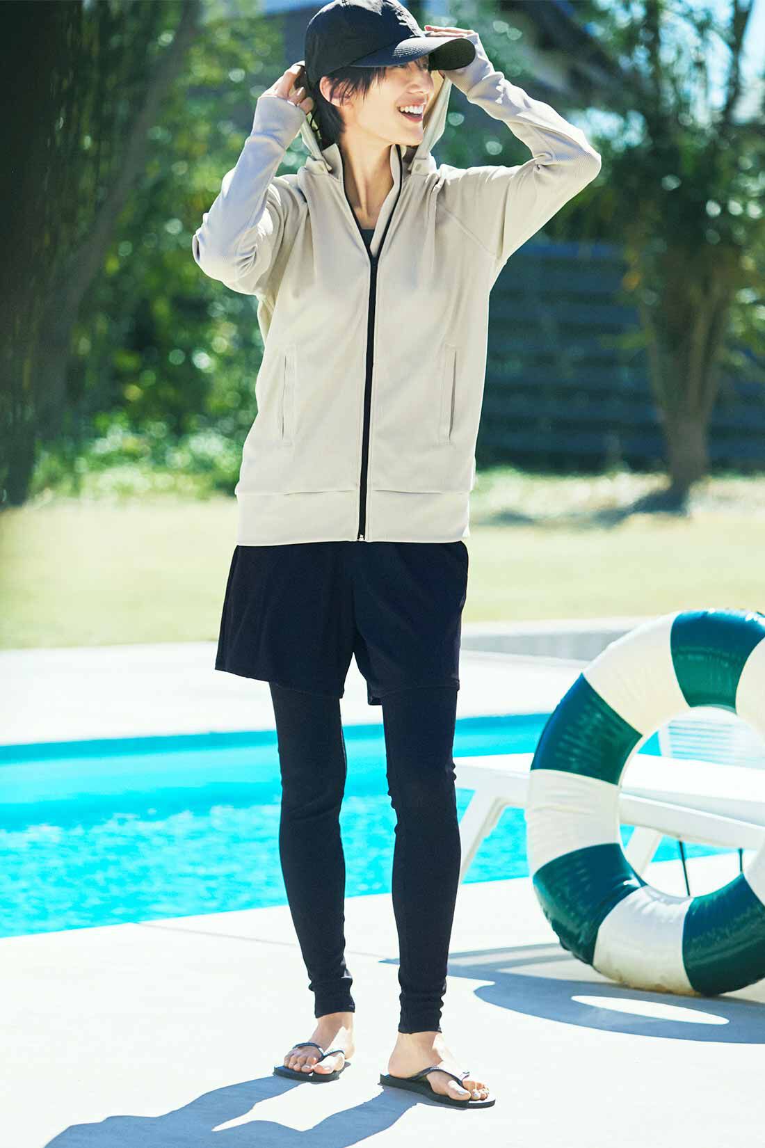 IEDIT|福田麻琴さん コラボ 日よけ布付き キャップ 〈ブラック〉と福田麻琴さん リブ素材 スイムウェア 3点セット〈黒〉と福田麻琴さん リブ素材 スイムウェア 3点セット〈黒〉のコーディネート