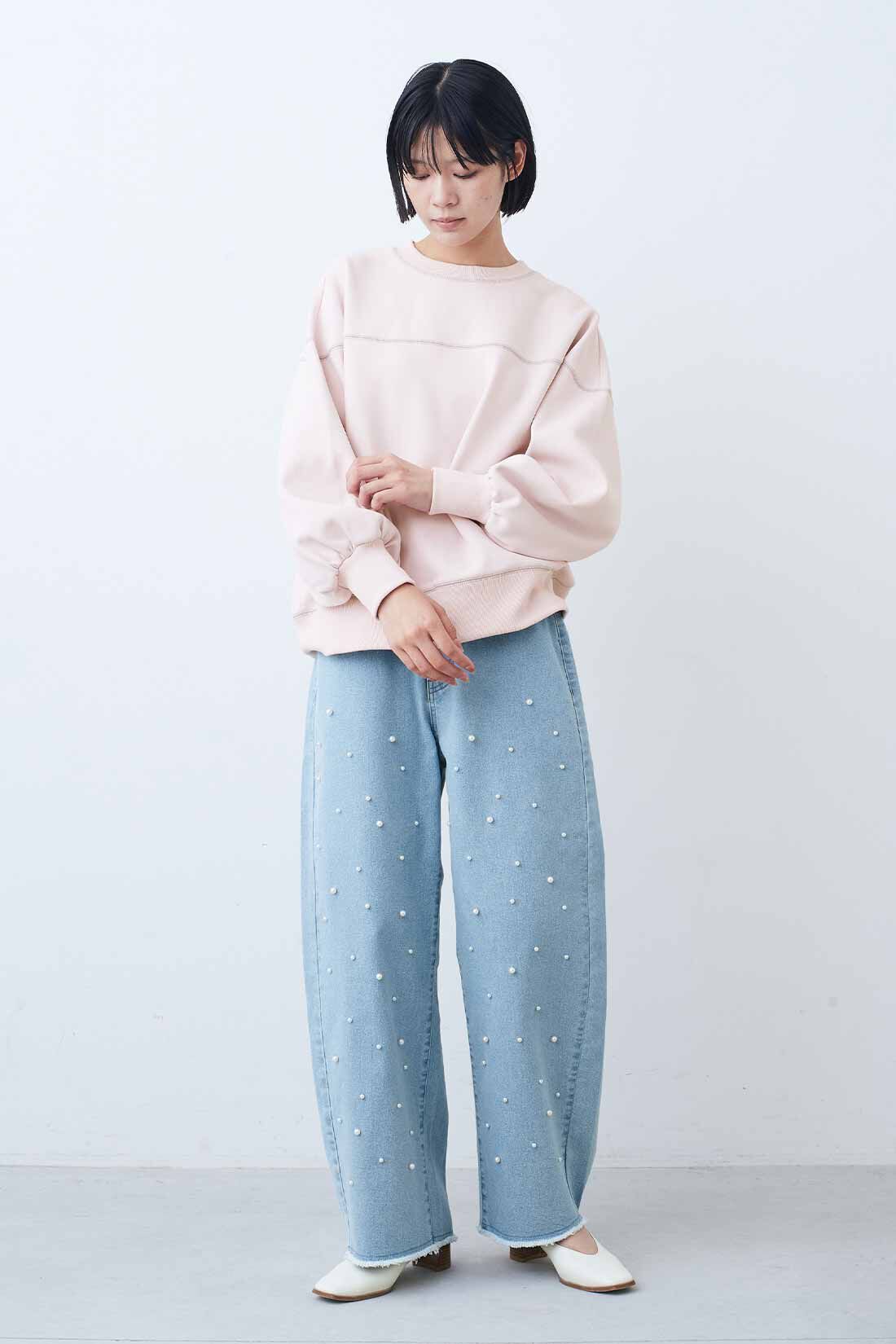 IEDIT|IEDIT[イディット]　パール調パーツが散りばめられた ごきげんストレッチのデニムパンツ〈ライトブルー〉|モデル身長：164cm　着用サイズ：M