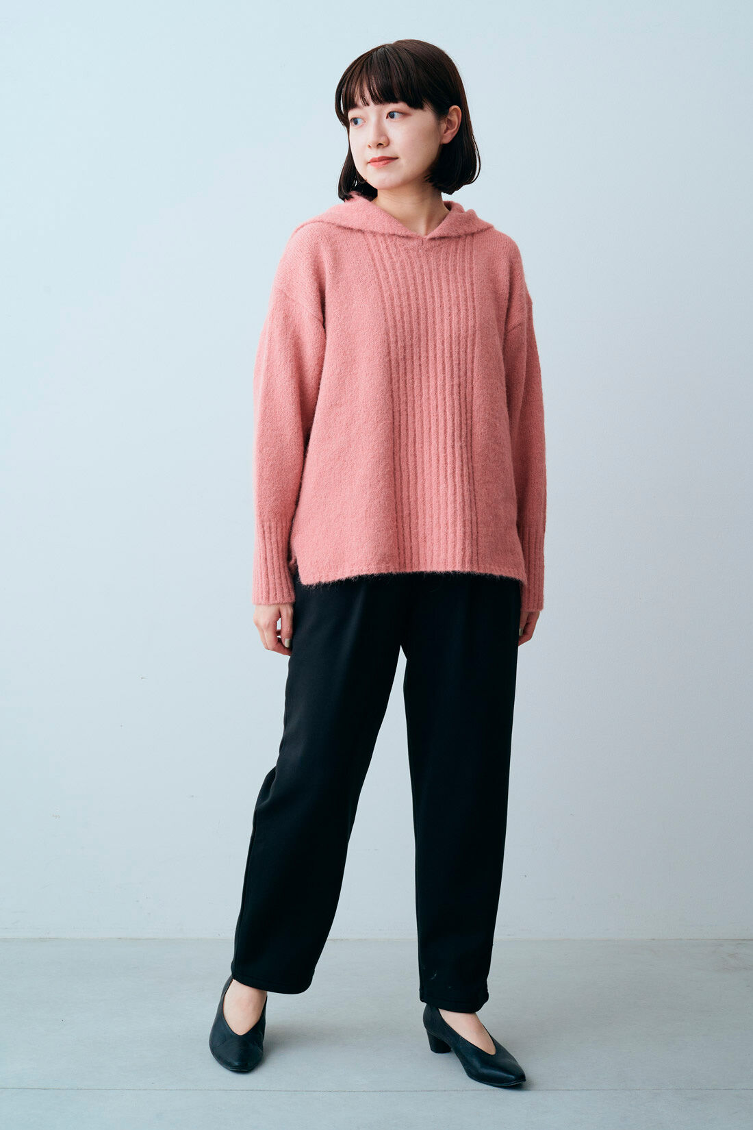 IEDIT|IEDIT[イディット]　マシンウォッシャブルウール混素材 フロントの編み地で細見え ふんわりヤーンのセーラーカラーニット|モデル身長：163cm　着用サイズ：M