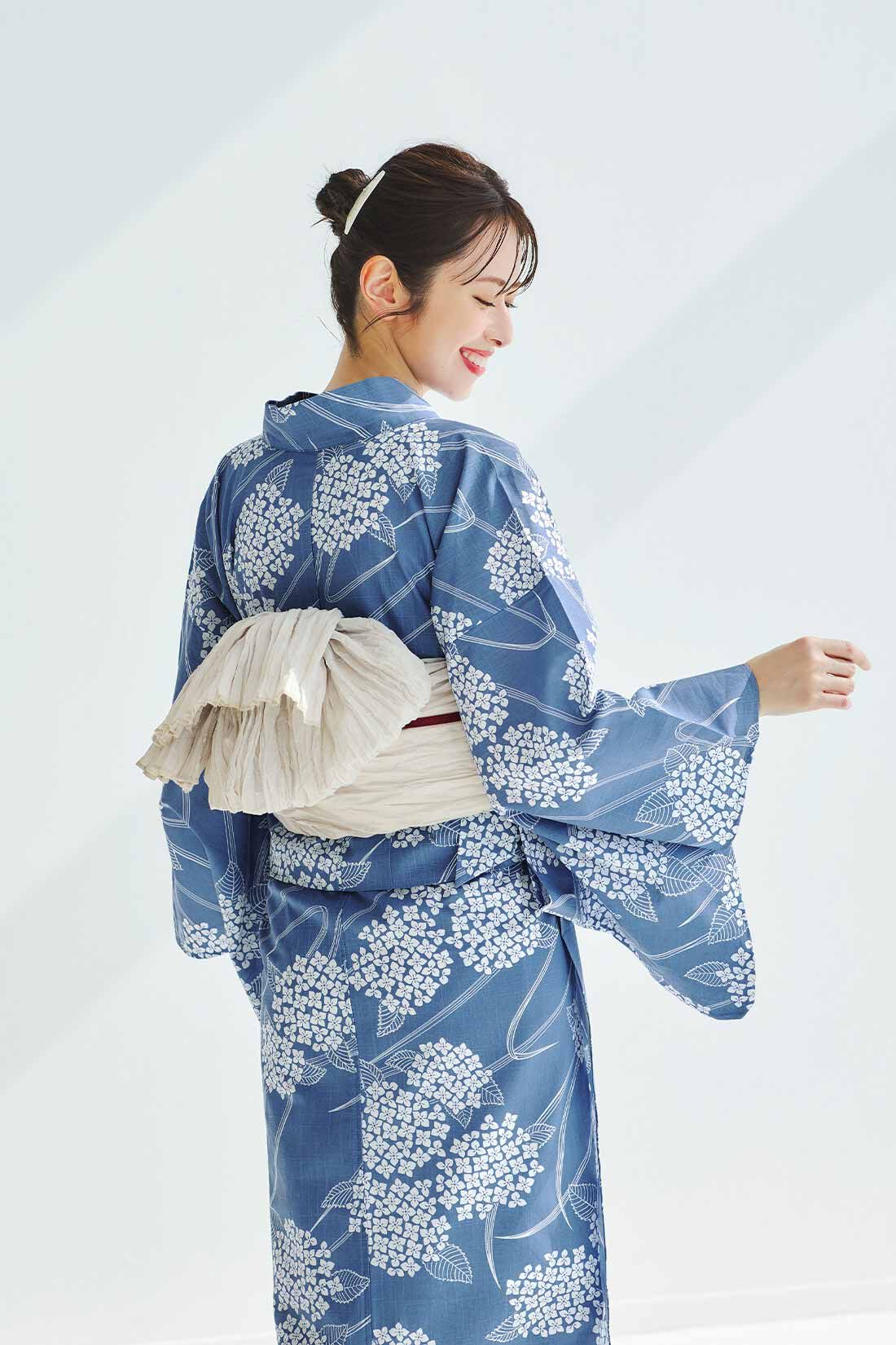 IEDIT|IEDIT[イディット]　着付けいらずでさっと着られる 大人の粋な二部式浴衣とへこ帯セット〈紫陽花青×胡粉色〉