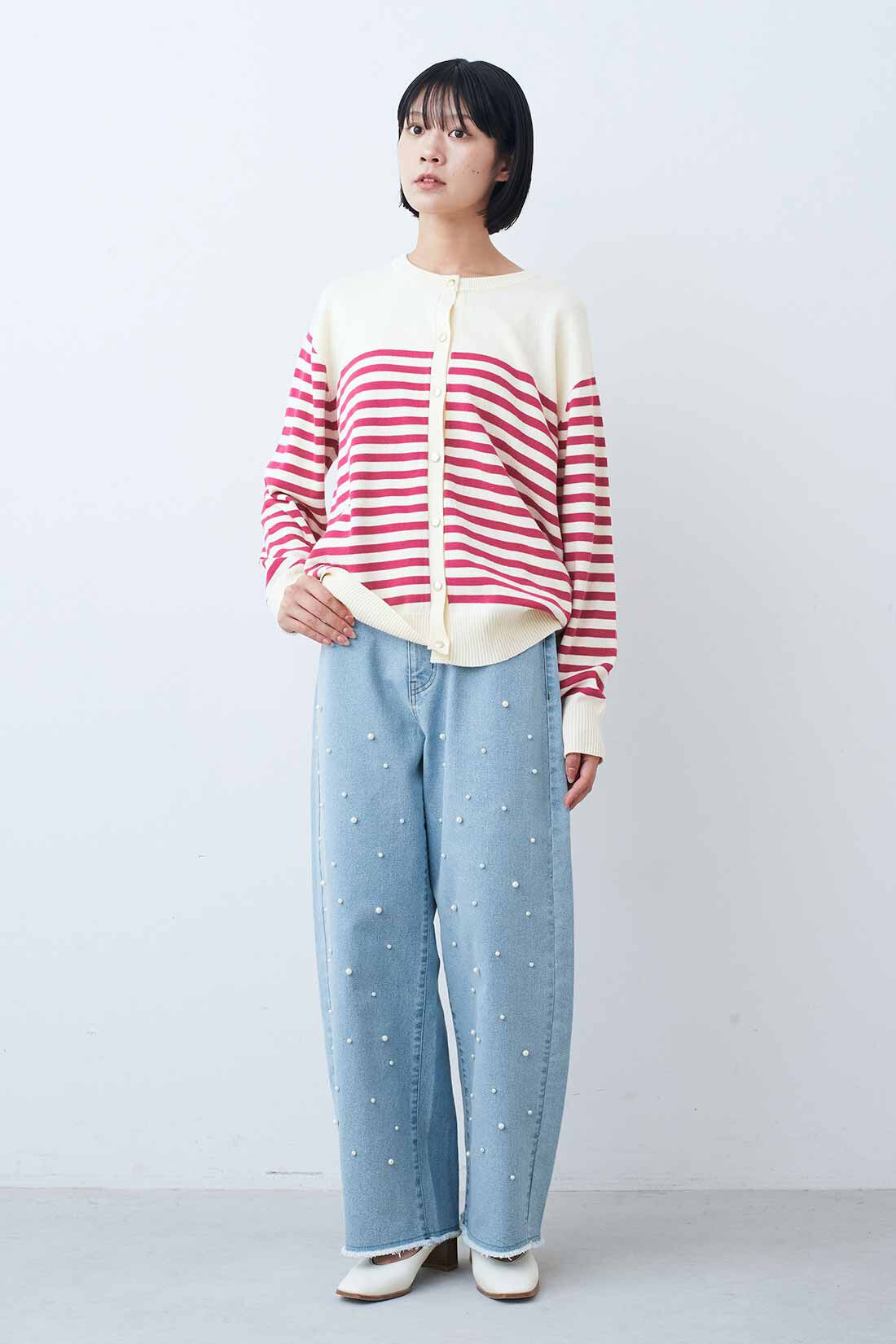 IEDIT|IEDIT[イディット]　パール調パーツが散りばめられた ごきげんストレッチのデニムパンツ〈ライトブルー〉|モデル身長：164cm　着用サイズ：M