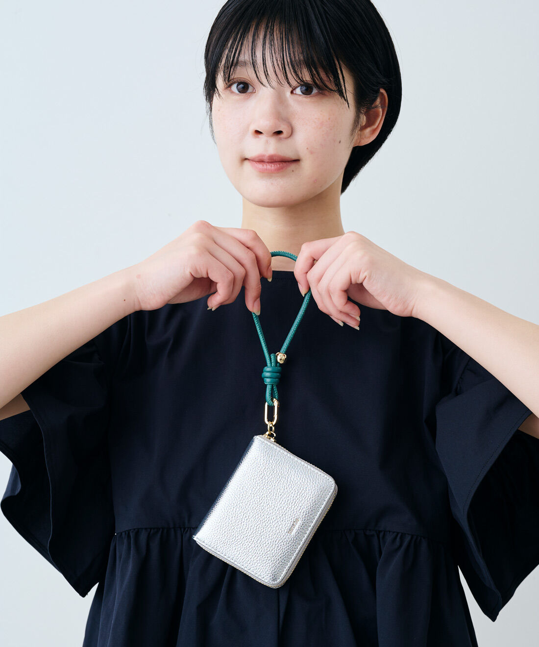 IEDIT|IEDIT[イディット] SELECT　【B-24096】BEAURE　カウレザー　ハンドストラップ付きバイカラーラウンドミニウォレット