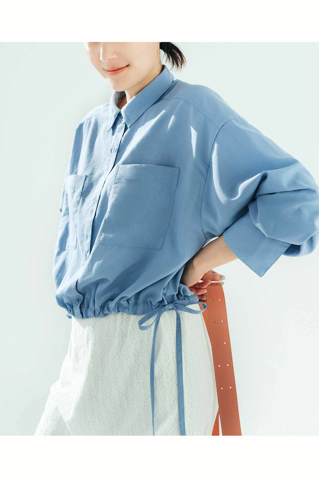 IEDIT|IEDIT[イディット]　コットンライクな多機能素材「AMATA」のボックスシルエットシャツ〈サックスブルー〉