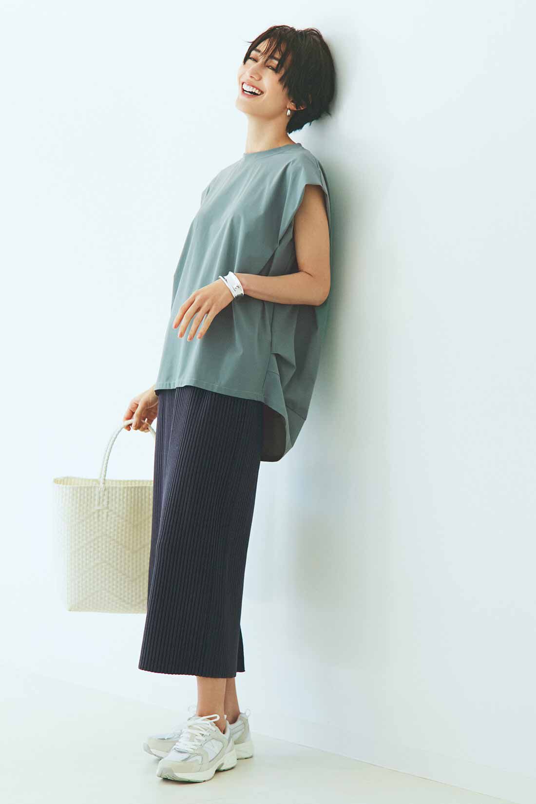 IEDIT［イディット］|小森美穂子さん コラボ 接触冷感 シャリ感 リブ ニット スカート 〈チャコールグレー〉のコーディネート