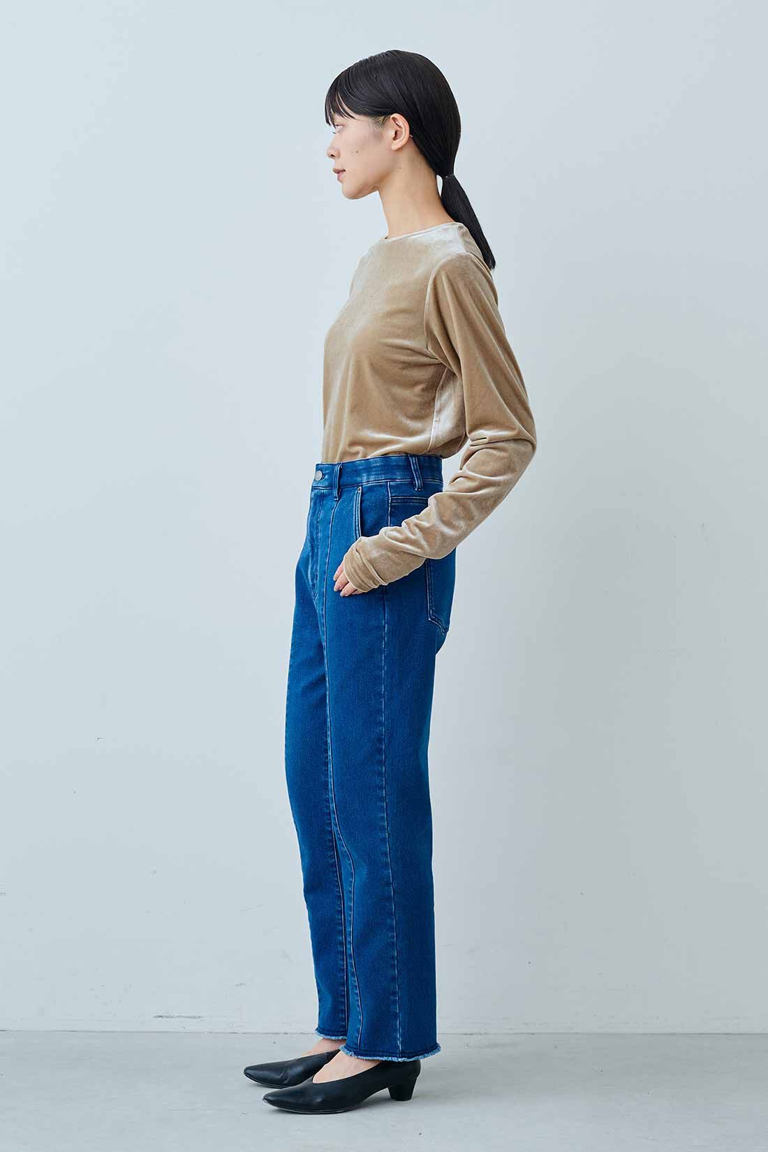 IEDIT|裏微起毛 すっきり細見え ストレート デニムパンツ〈ブルー〉のコーディネート