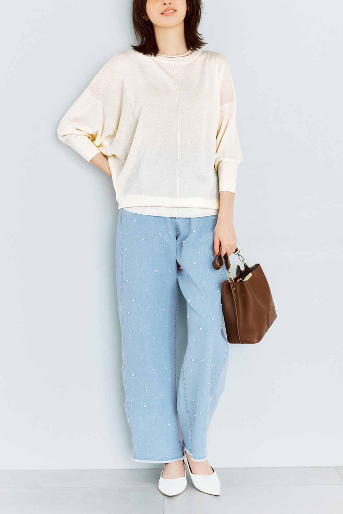 IEDIT|IEDIT[イディット]　パール調パーツが散りばめられた ごきげんストレッチのデニムパンツ〈ライトブルー〉