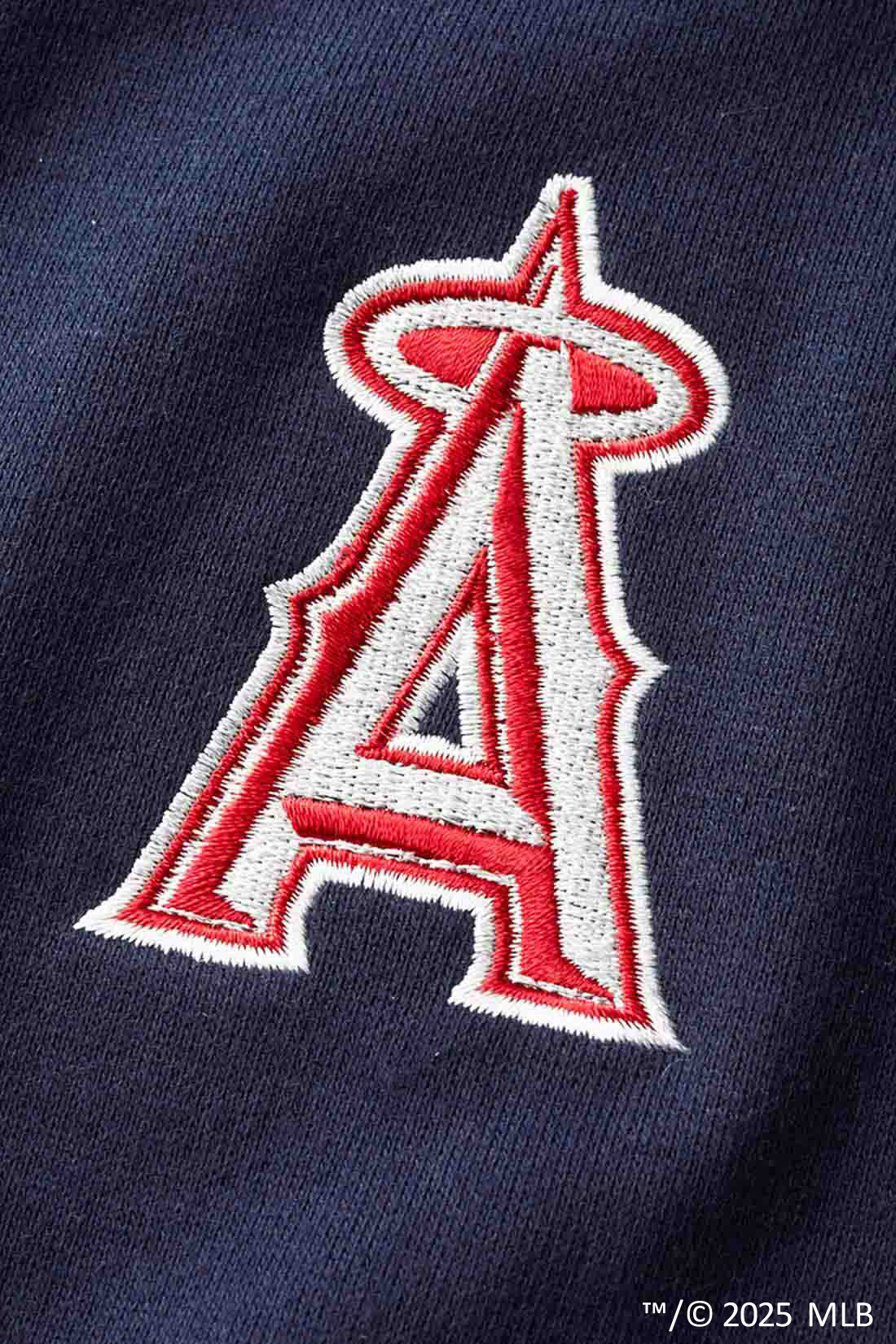 IEDIT|IEDIT[イディット]　オリジナルMLBデザイン モモンガシルエットの八分袖スウェットトップスの会|主張しすぎない大人配色のロゴ刺しゅう。