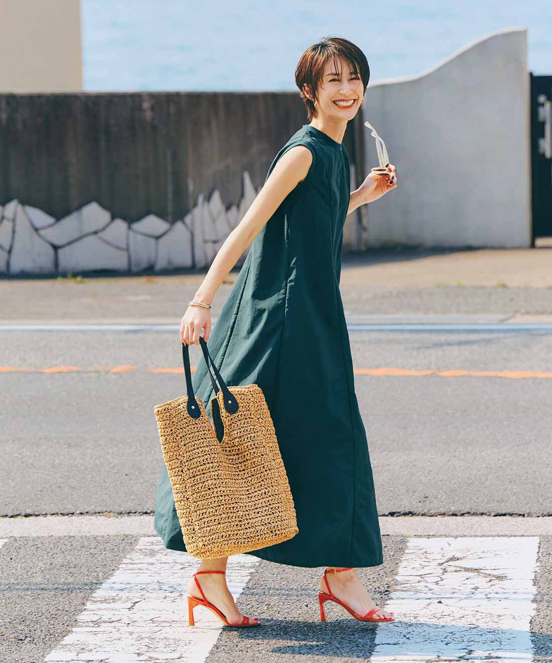 IEDIT|UVカット 撥水 虫を寄せ付けにくい リブ遣い Aライン ロングワンピース 〈ダークグリーン〉のコーディネート