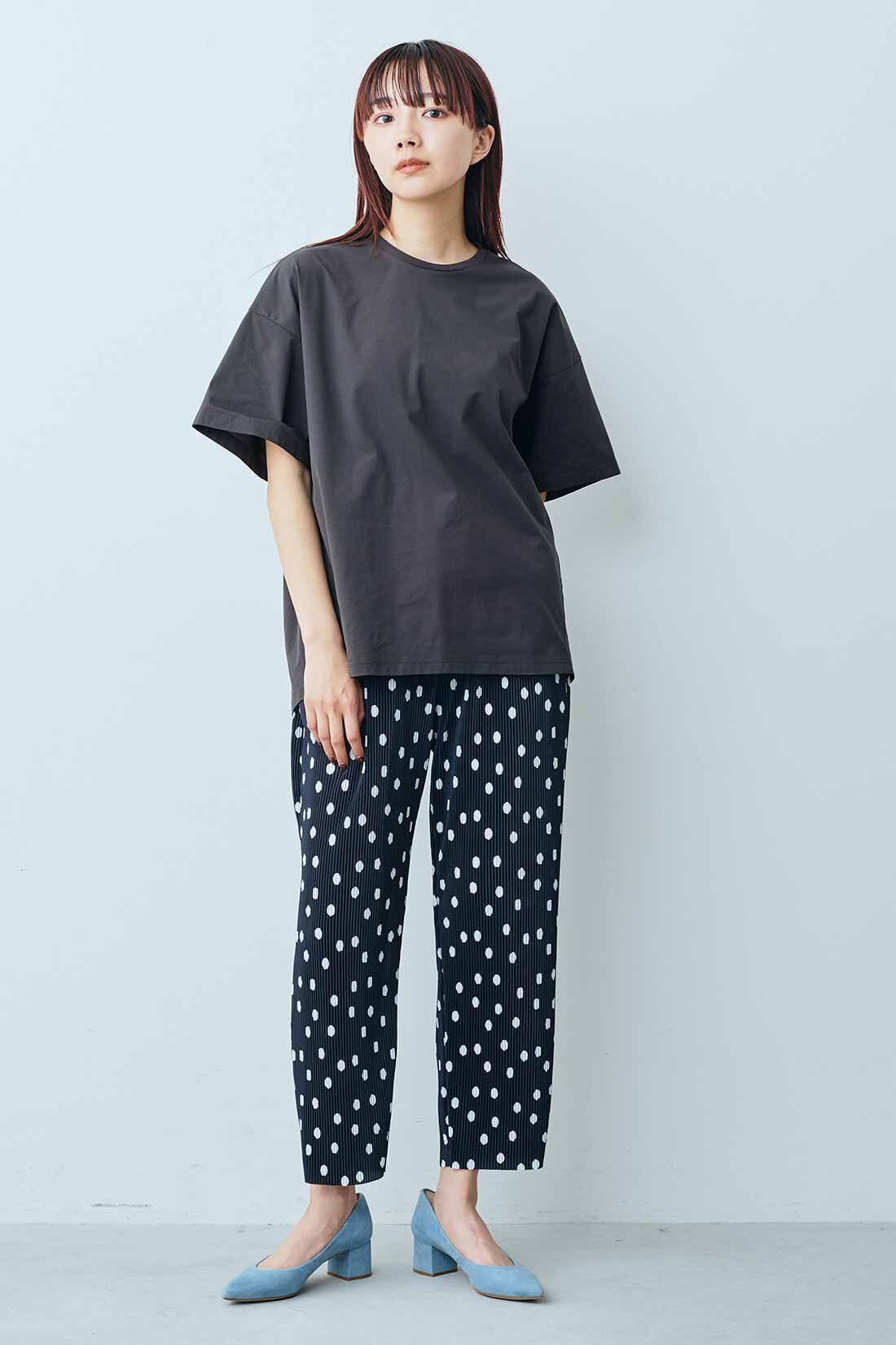IEDIT|吸汗速乾 UVカット SO!MESH トップス〈チャコールグレー〉のコーディネート