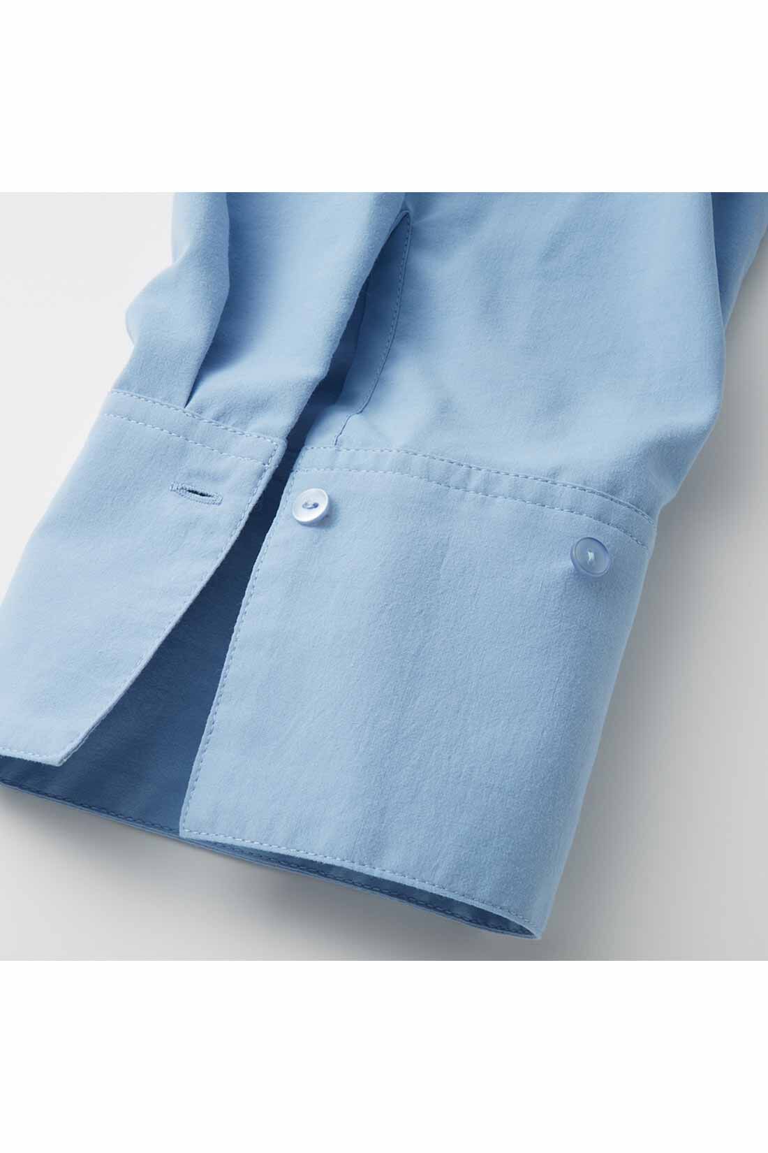 IEDIT|IEDIT[イディット]　コットンライクな多機能素材「AMATA」のボックスシルエットシャツ〈サックスブルー〉|袖幅広めのカフスには、2個のボタン付き。袖口をしぼる位置で留めれば、ポンワリ袖風のシルエットにも。