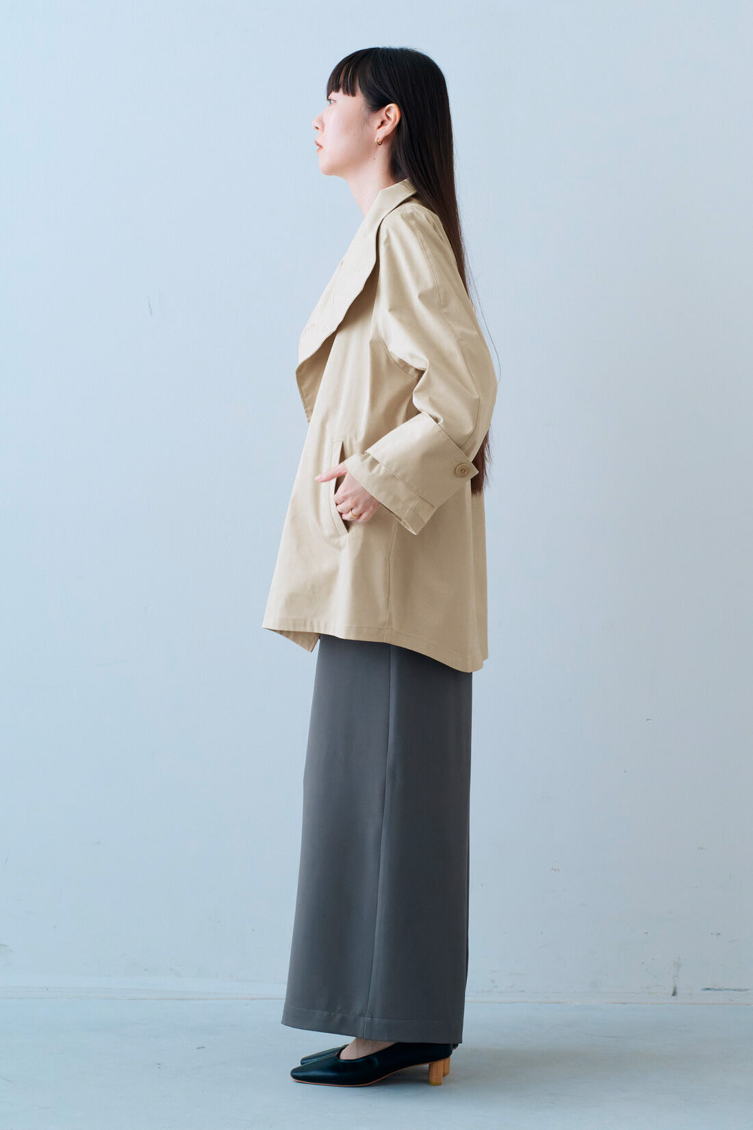 IEDIT|IEDIT[イディット]　小森美穂子さんコラボ ハイネックでこなれ見え ダブルボタンミドル丈コート〈ホワイティッシュベージュ〉|モデル身長：163cm　着用サイズ：M