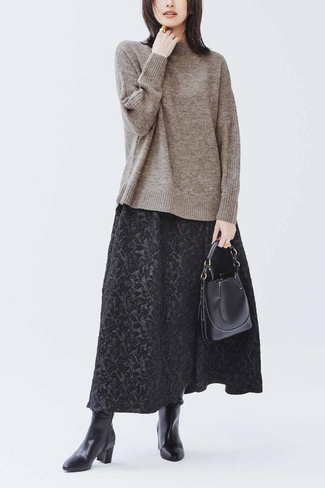 IEDIT|IEDIT[イディット]　アブストラクト柄のふくれジャカードフレアースカート〈シャイニーブラック〉