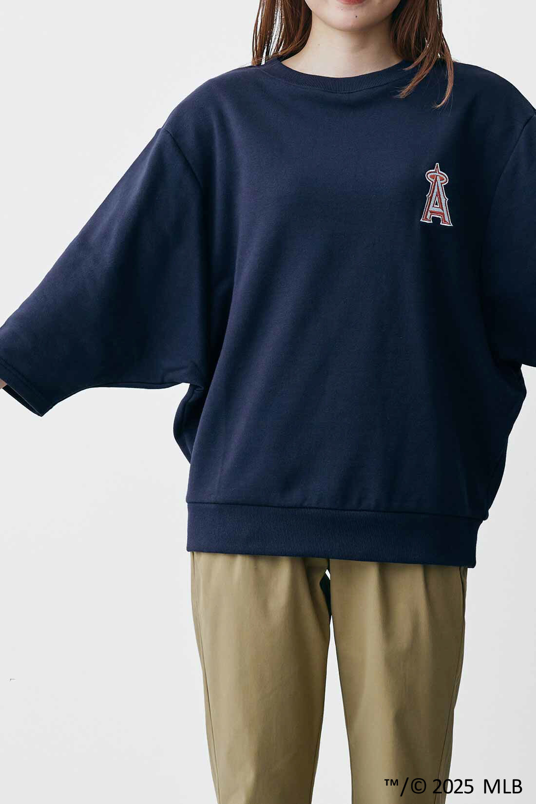 IEDIT|IEDIT[イディット]　オリジナルMLBデザイン モモンガシルエットの八分袖スウェットトップス〈ニューヨーク・ヤンキース〉|アームホールが広いシルエットで、ゆったりらくな着心地。これは参考画像です。お届けするカラーとは異なります。