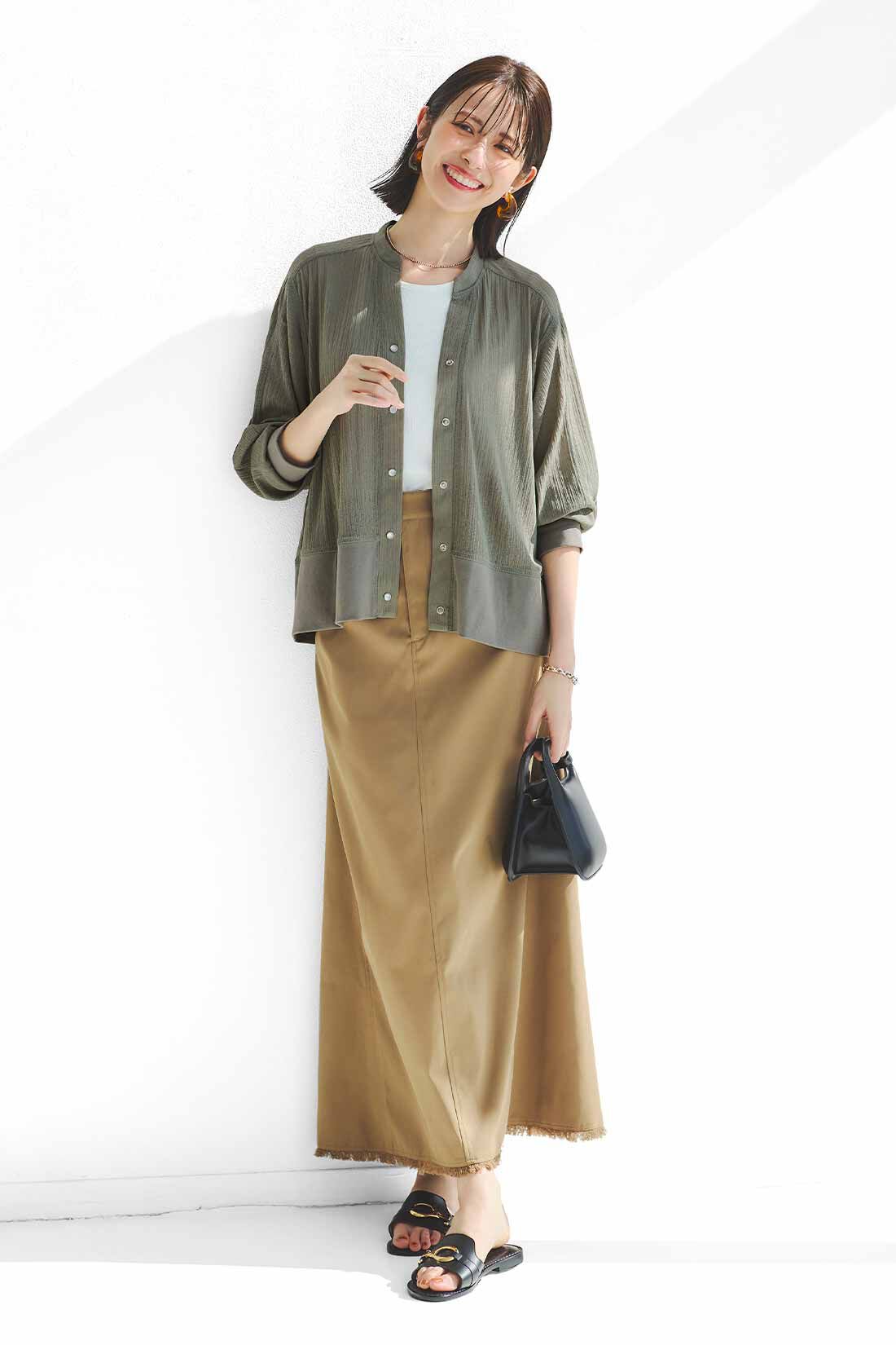 IEDIT|シアー リブ素材 吸汗速乾 パール調 スナップボタン ゆる カーディガン の会のコーディネート