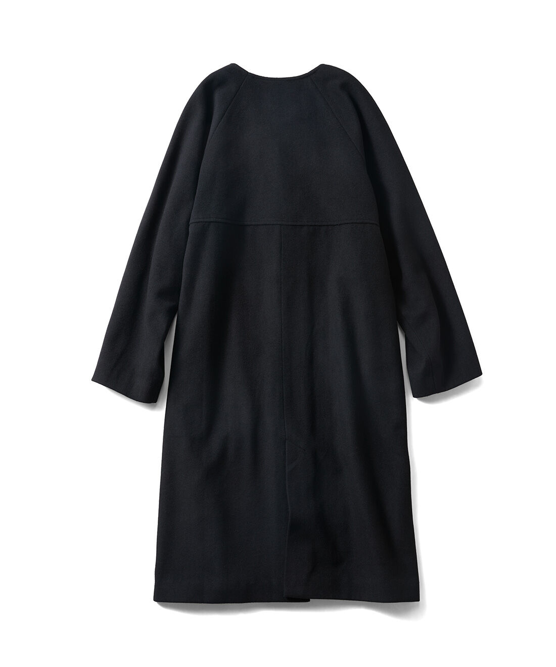IEDIT|IEDIT[イディット]　冠婚葬祭まで使える 万能ノーカラーデザインのウール混メルトンコート〈ブラック〉【コーデ買いキャンペーン】|バックのすそはベンツ入りで動きやすくきちんと感あり。