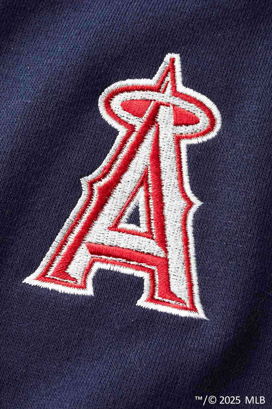 IEDIT|IEDIT[イディット]　オリジナルMLBデザイン モモンガシルエットの八分袖スウェットトップス〈ニューヨーク・ヤンキース〉|主張しすぎない大人配色のロゴ刺しゅう。お届けするカラーとは異なります。