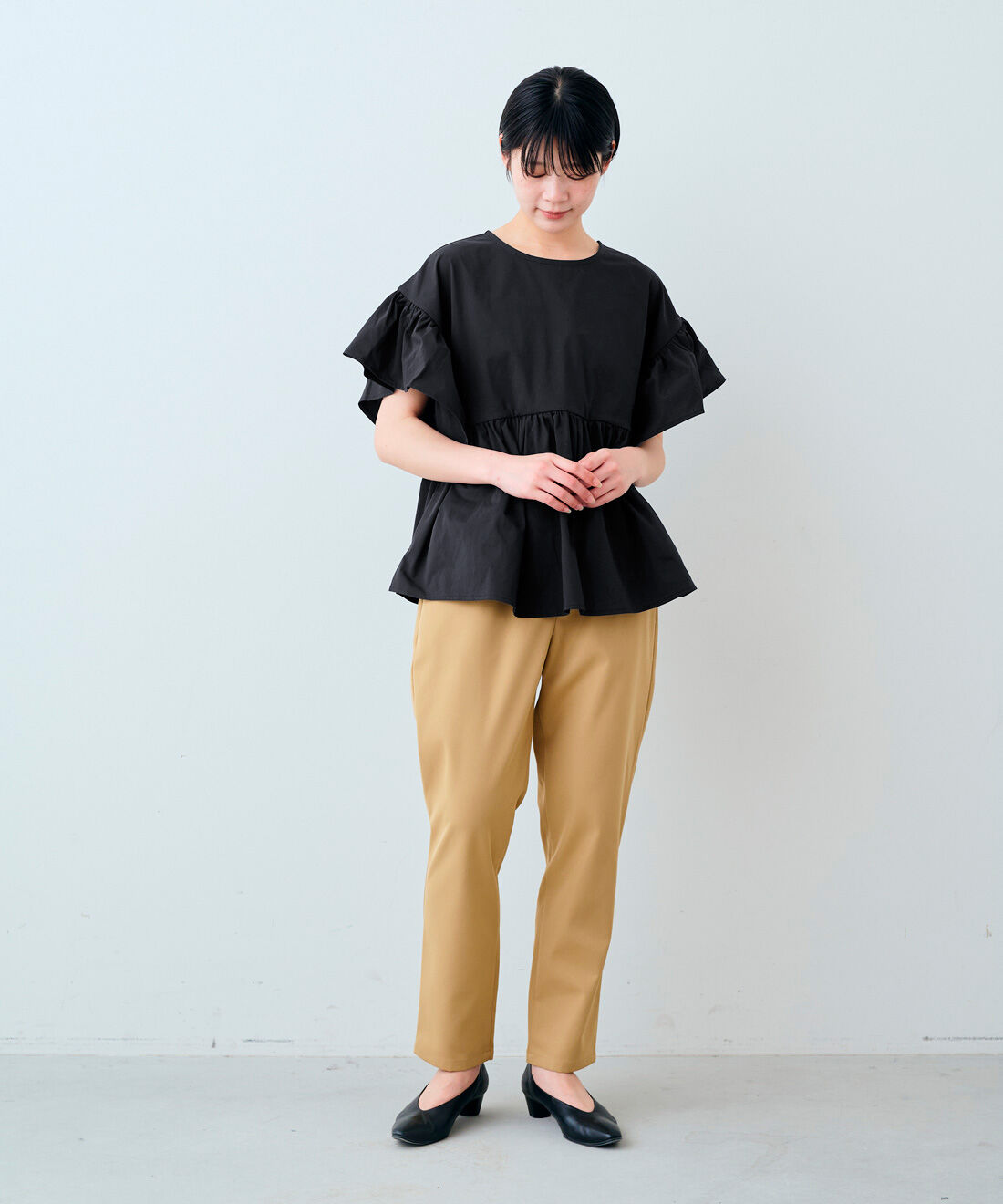 IEDIT|【6月分以降お届け】IEDIT[イディット]　ラッシュガードとしてもふだん着としても使える ペアテックス素材の水陸両用フリルトップス|モデル身長：163cm　着用サイズ：M