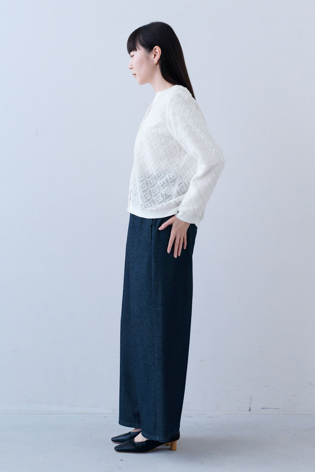 IEDIT|IEDIT[イディット]　軽やかなはき心地 かのこ素材のワイドデニムパンツ|モデル身長：163cm　着用サイズ：M